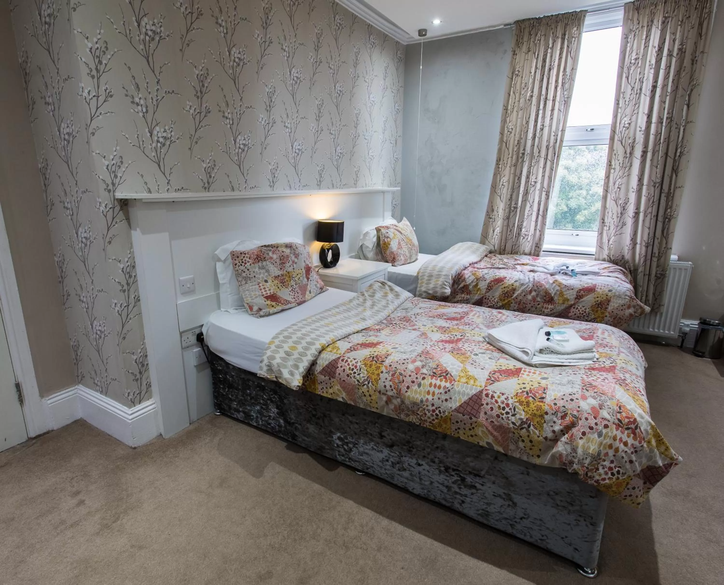 Bedroom, Bed in High Bank Hotel