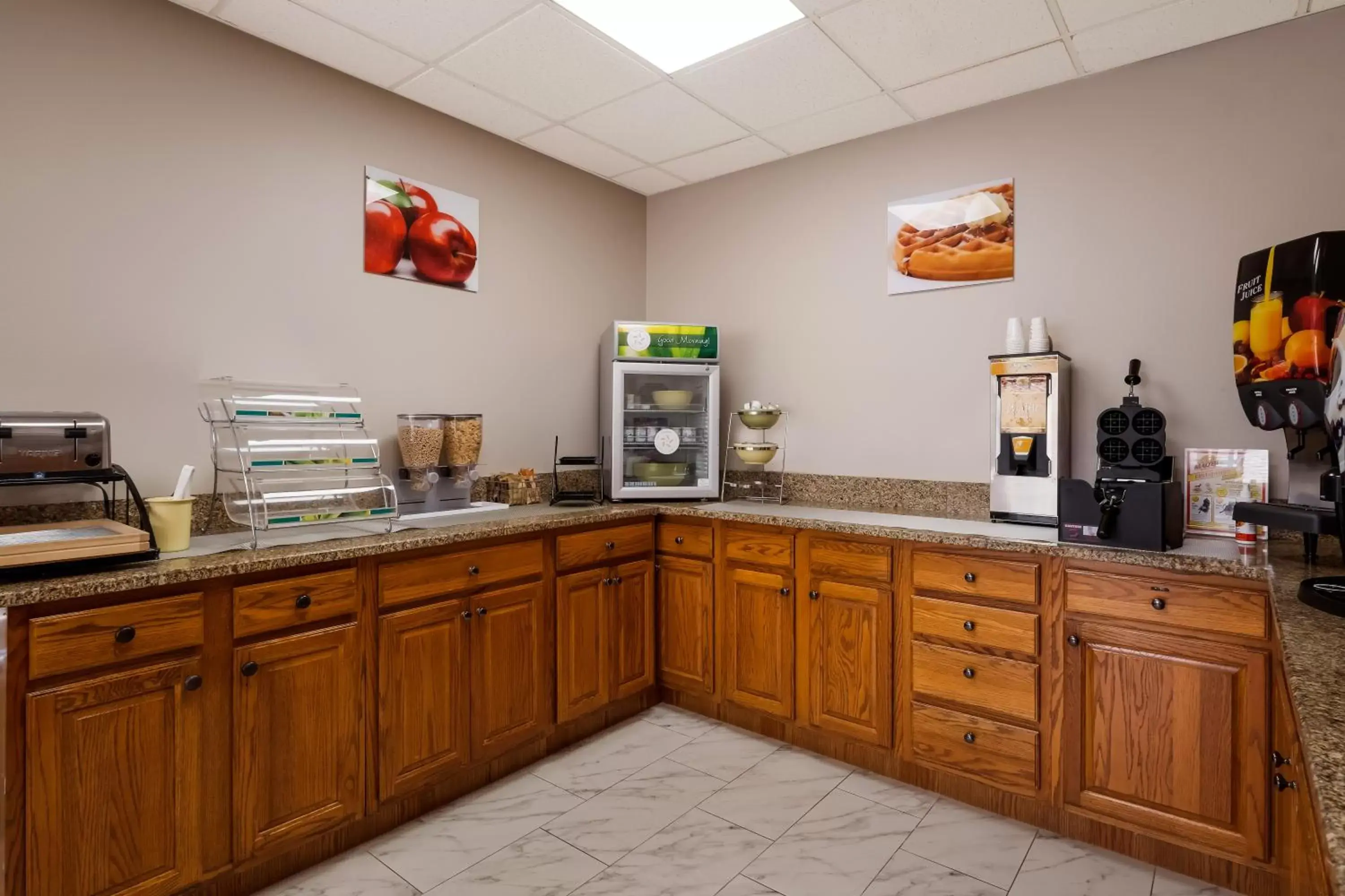 Coffee/tea facilities in Quality Inn Jefferson at I-85