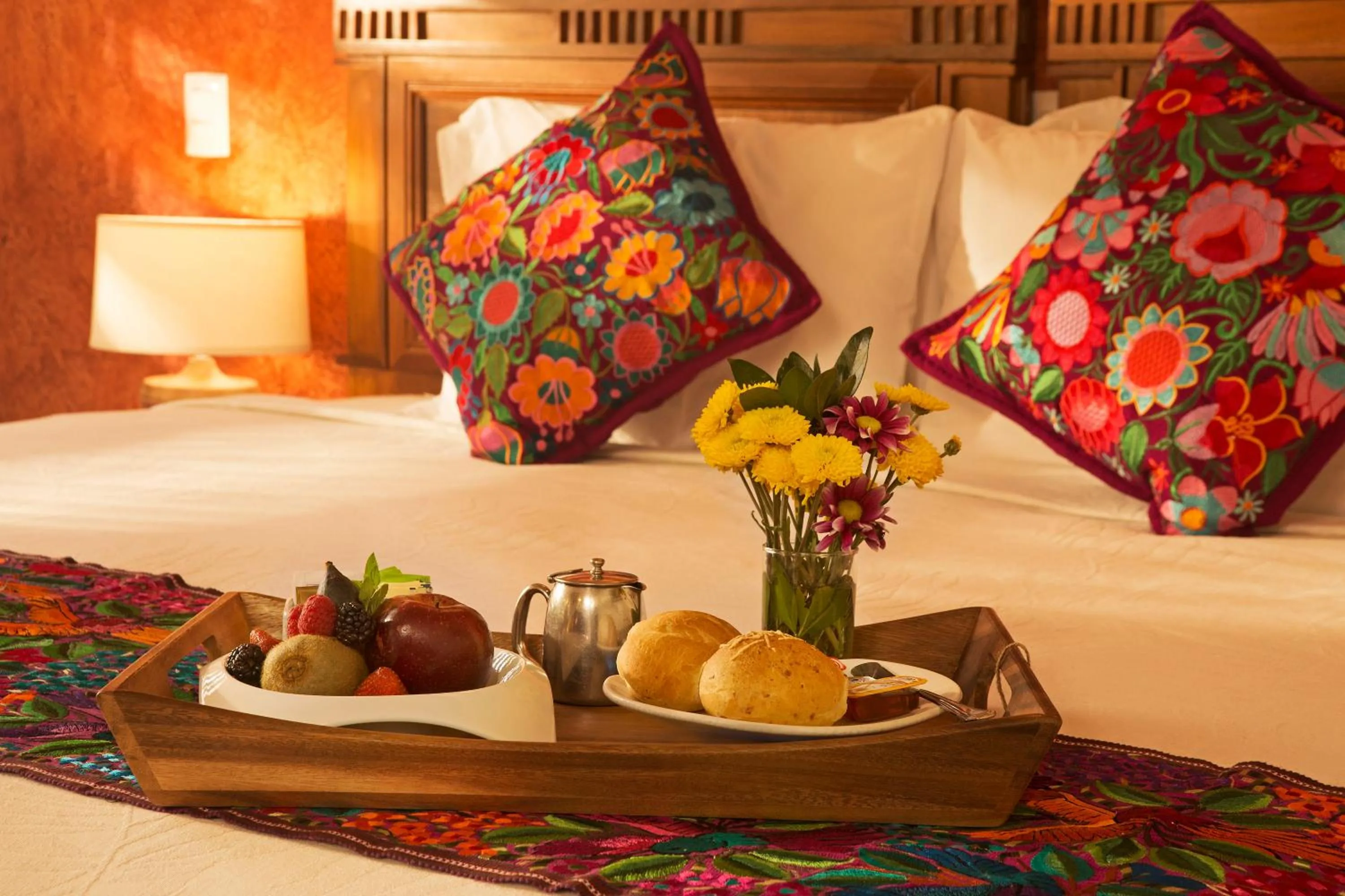 Bed in La Buena Vibra Wellness Resort & Spa