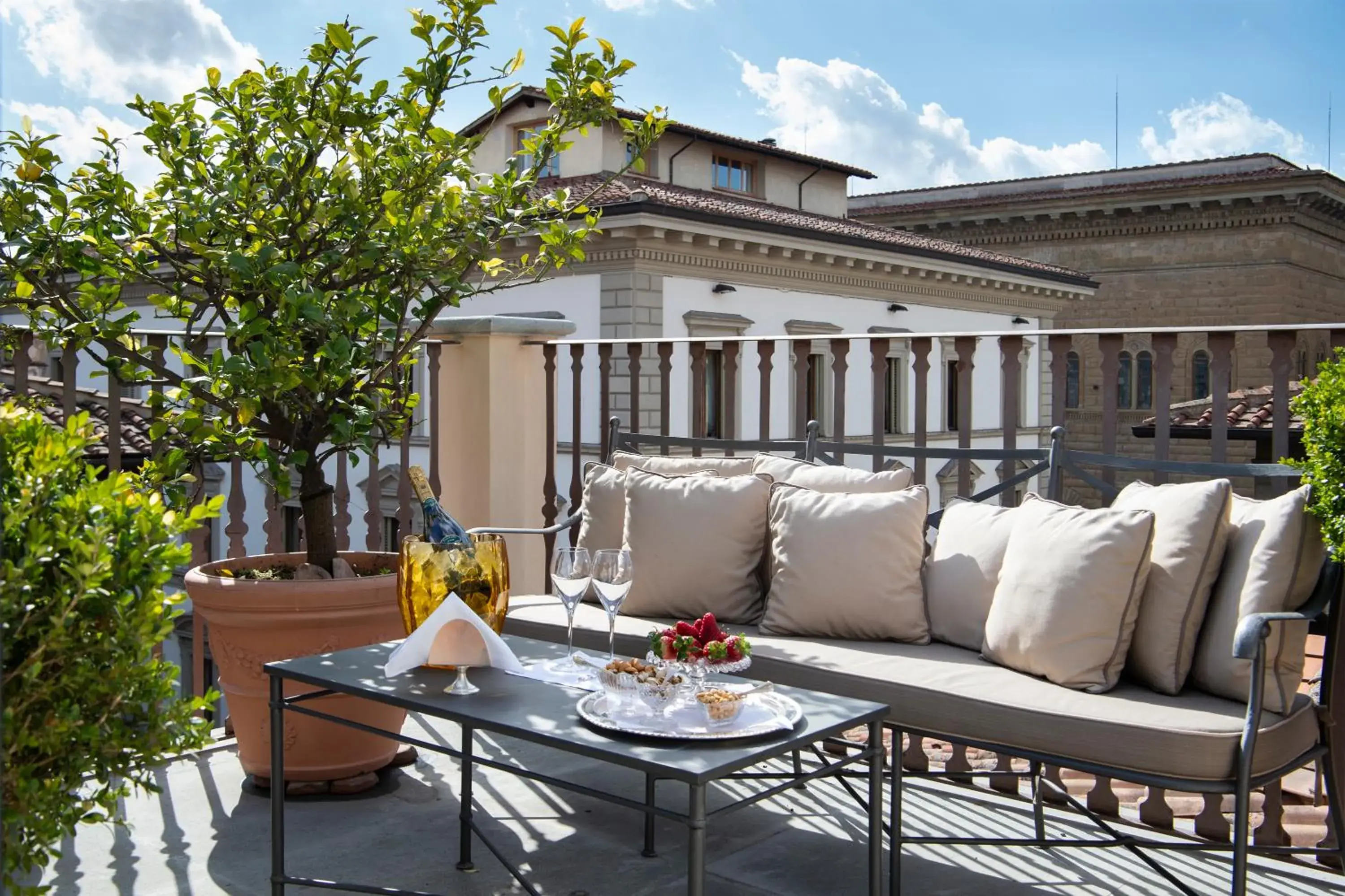 Balcony/Terrace in Palazzo Vecchietti - Residenza D'Epoca