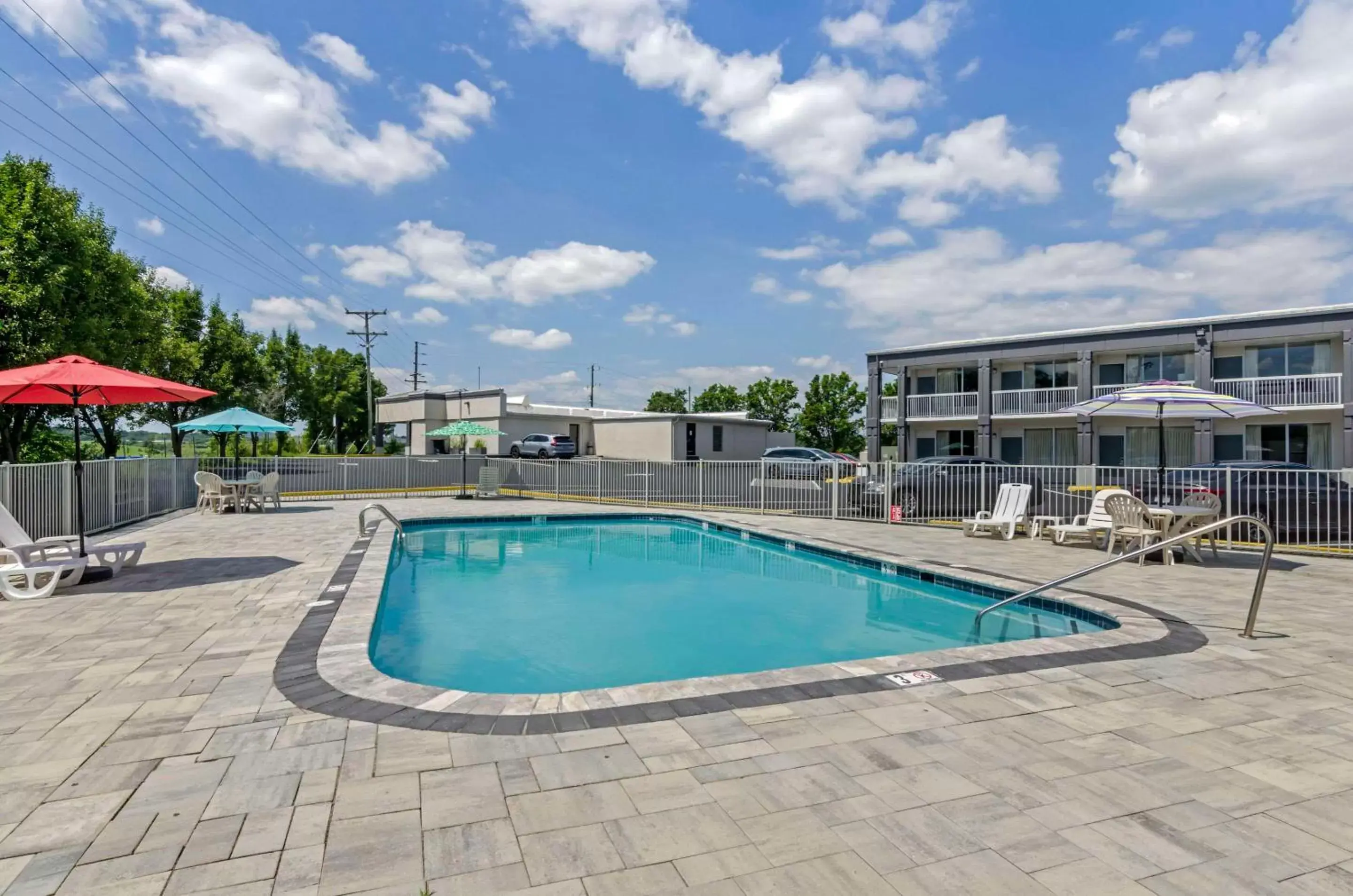 Swimming Pool in Suburban Studios Verona - Staunton North