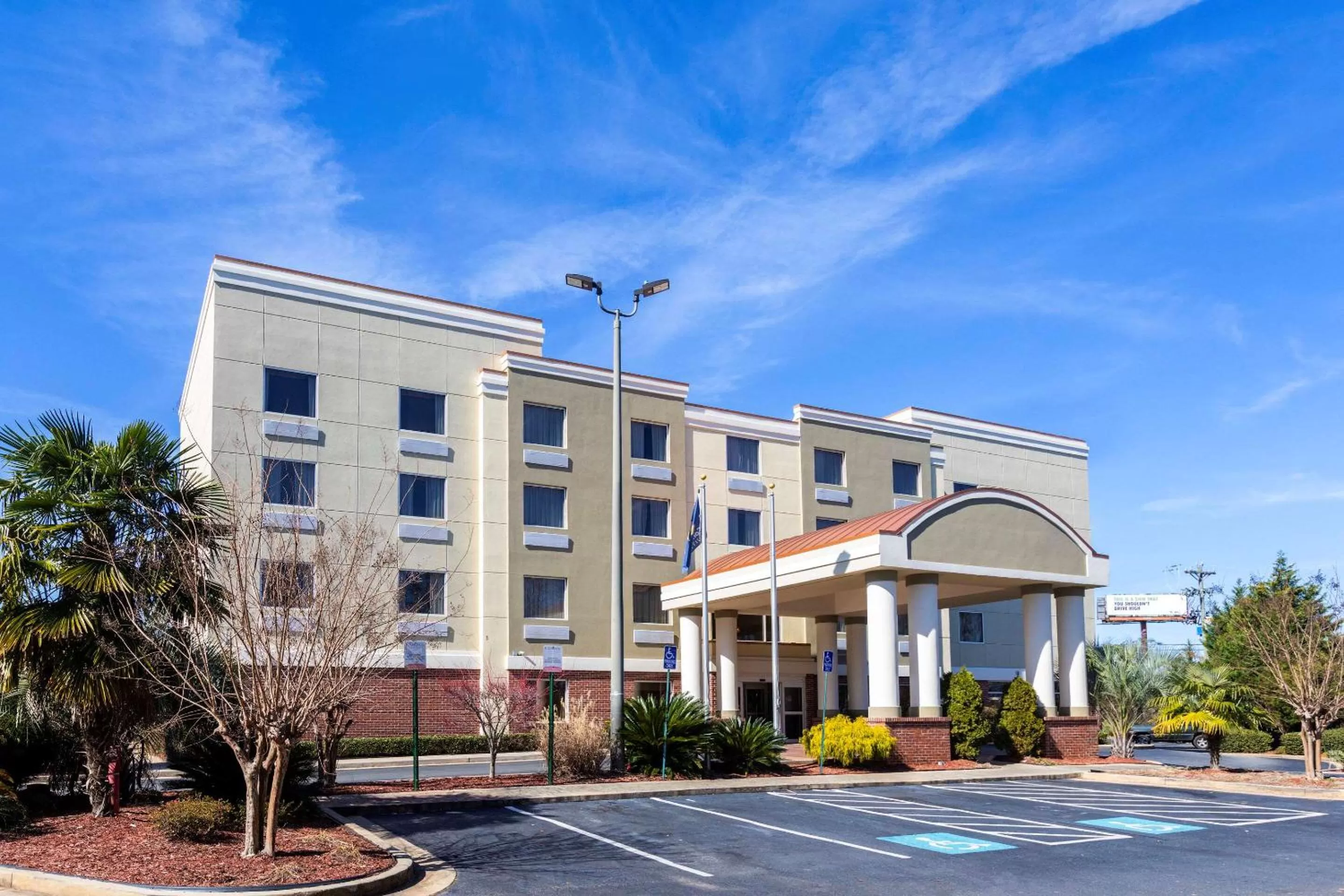 Property building in Comfort Suites Forsyth near I-75