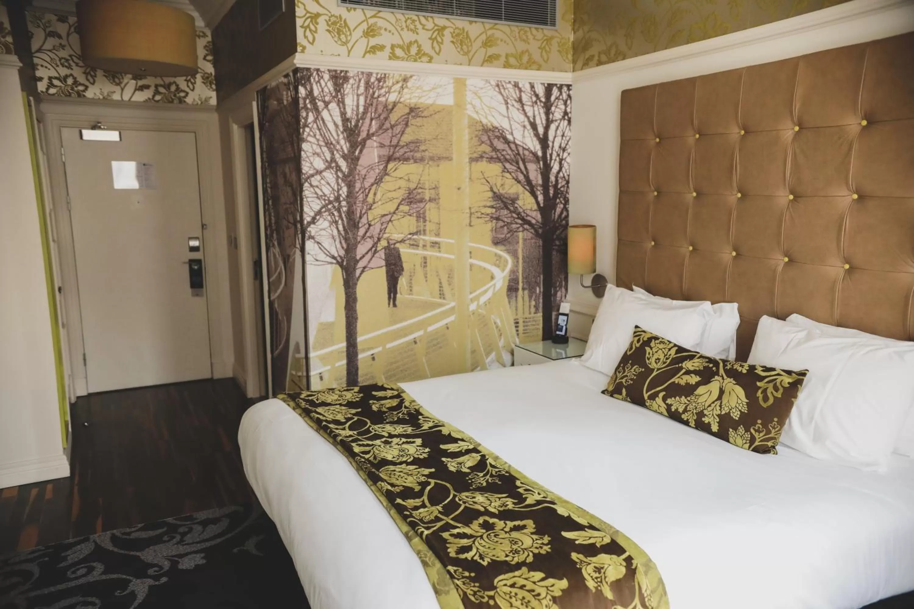 Photo of the whole room, Bed in Hotel Indigo Glasgow by IHG