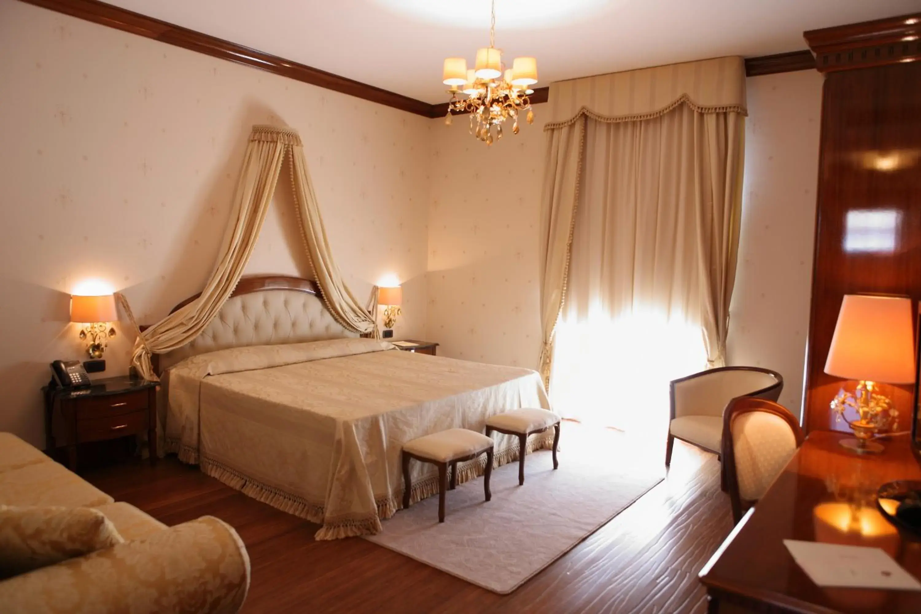 Photo of the whole room, Bed in Hotel Borgo Don Chisciotte