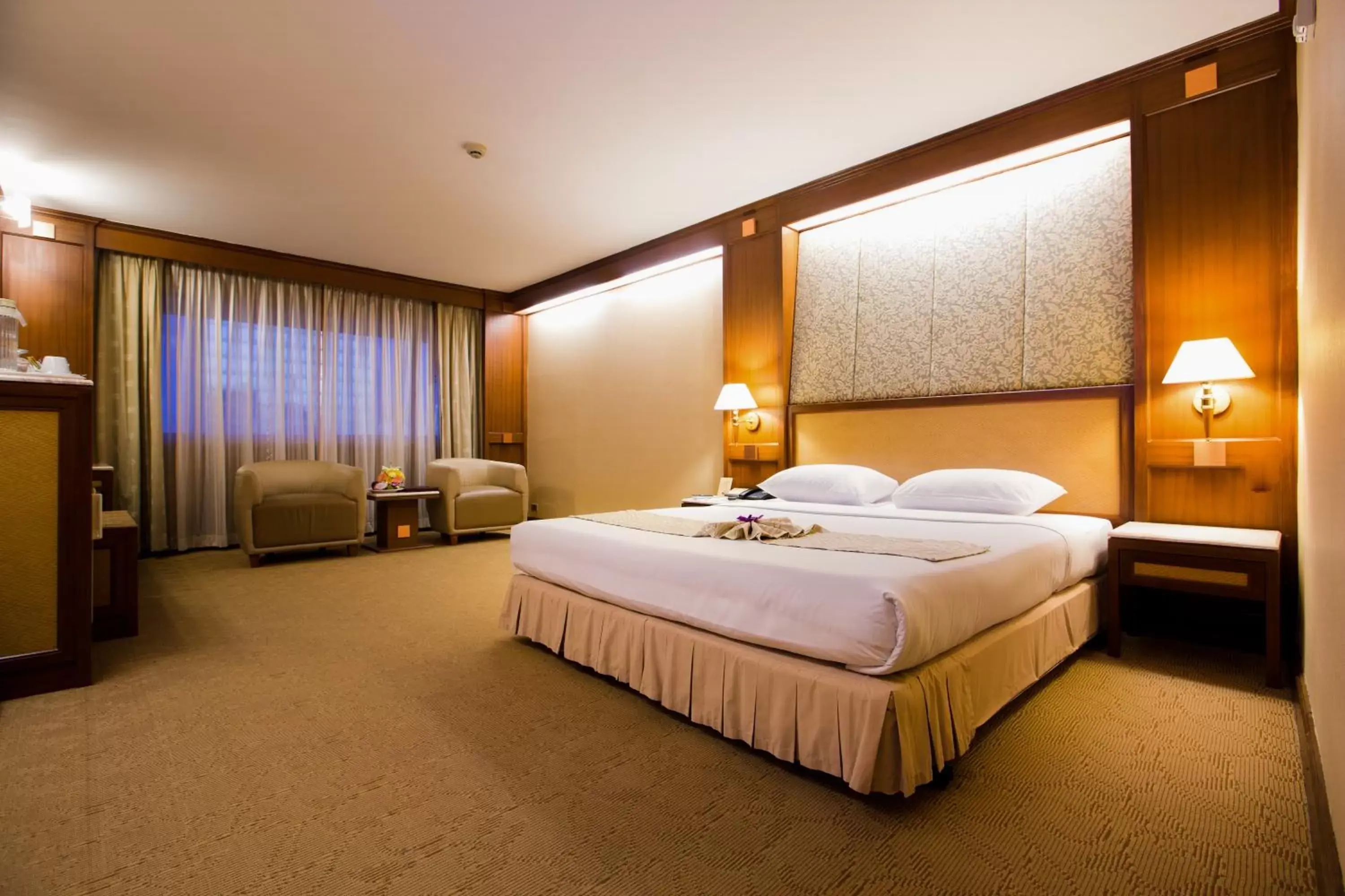 Bedroom, Bed in Asia Hotel Bangkok