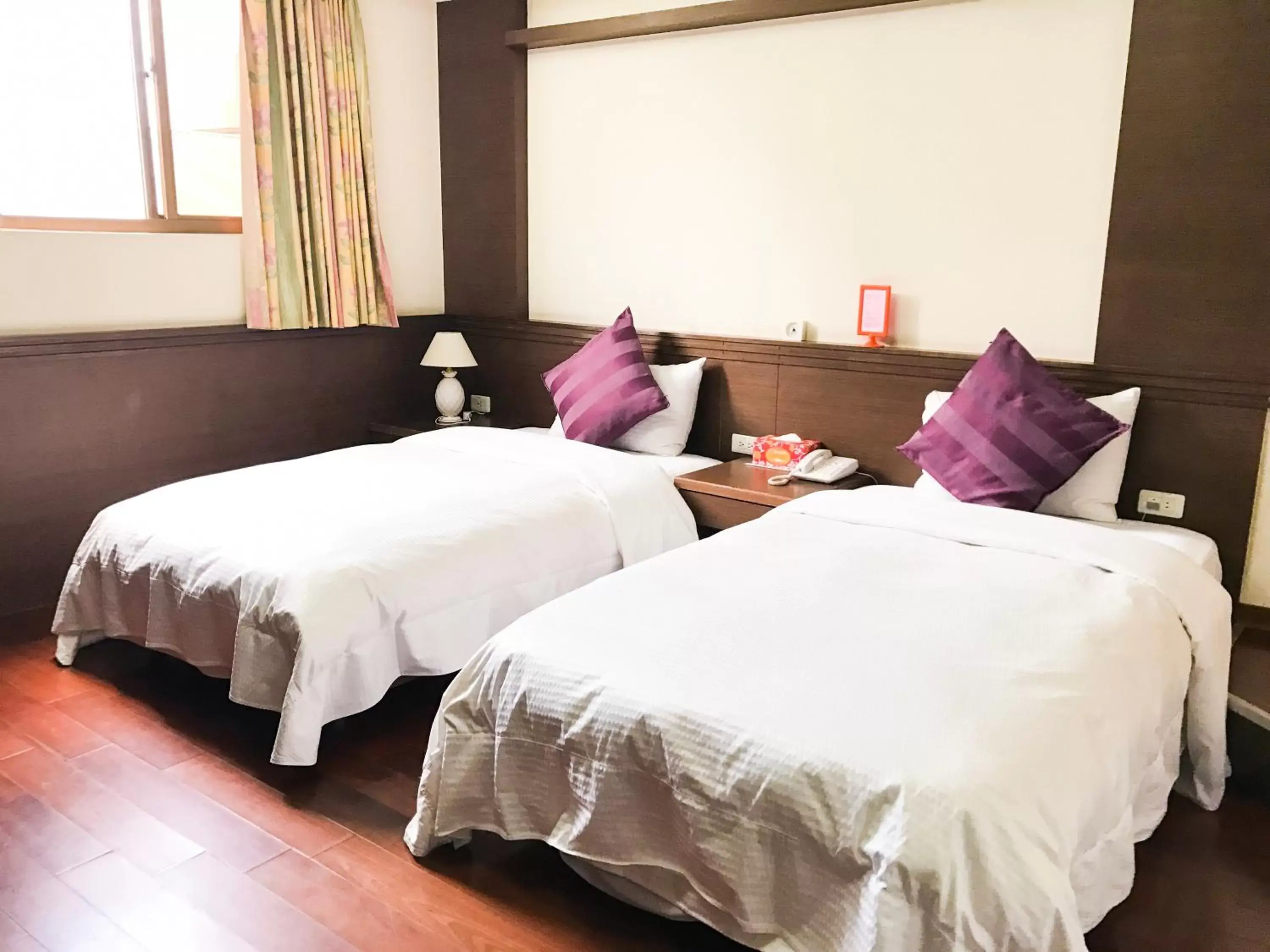 Restaurant/places to eat, Bed in Fu Chang Hotel