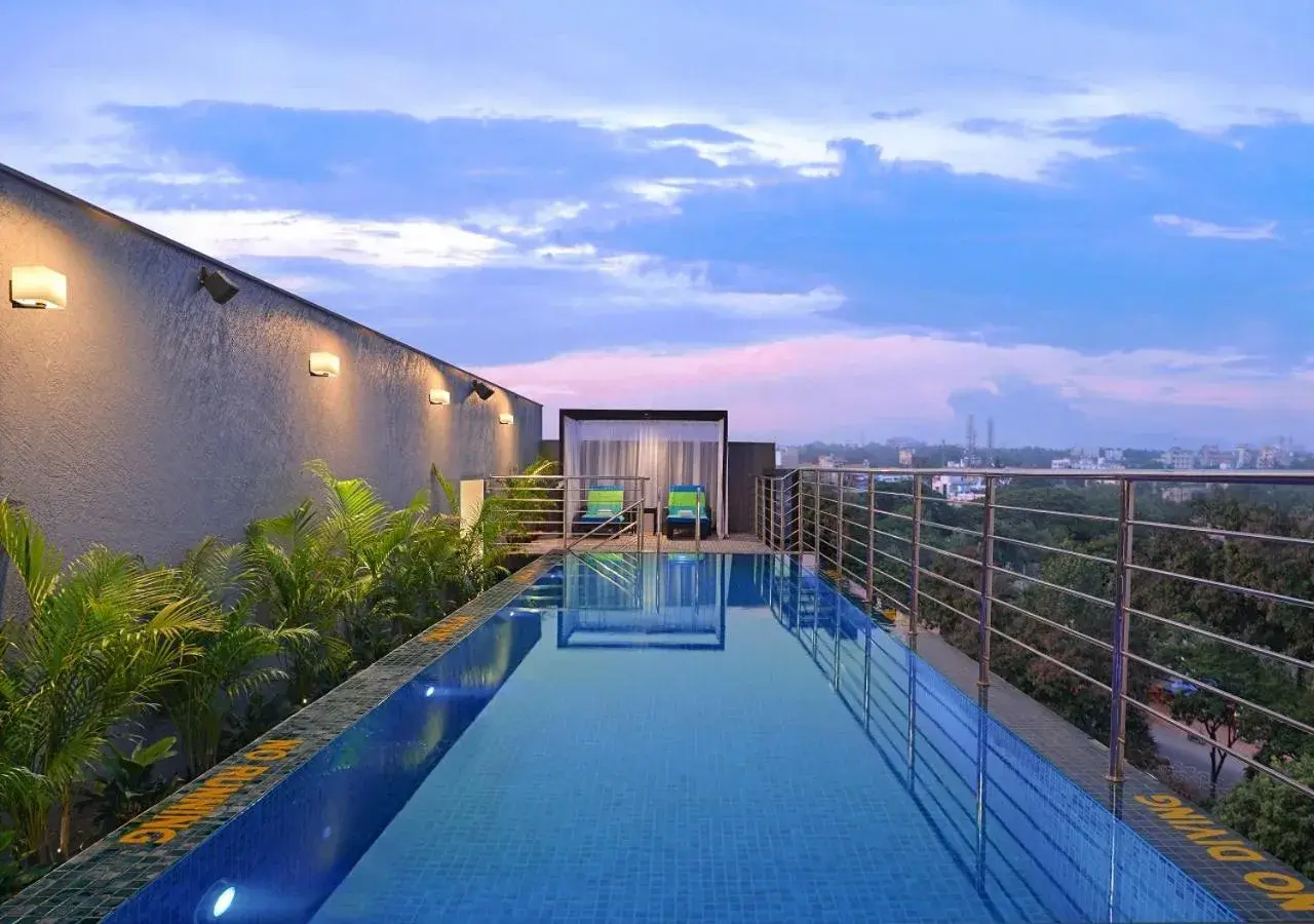 Balcony/Terrace, Swimming Pool in Fortune Park Sishmo