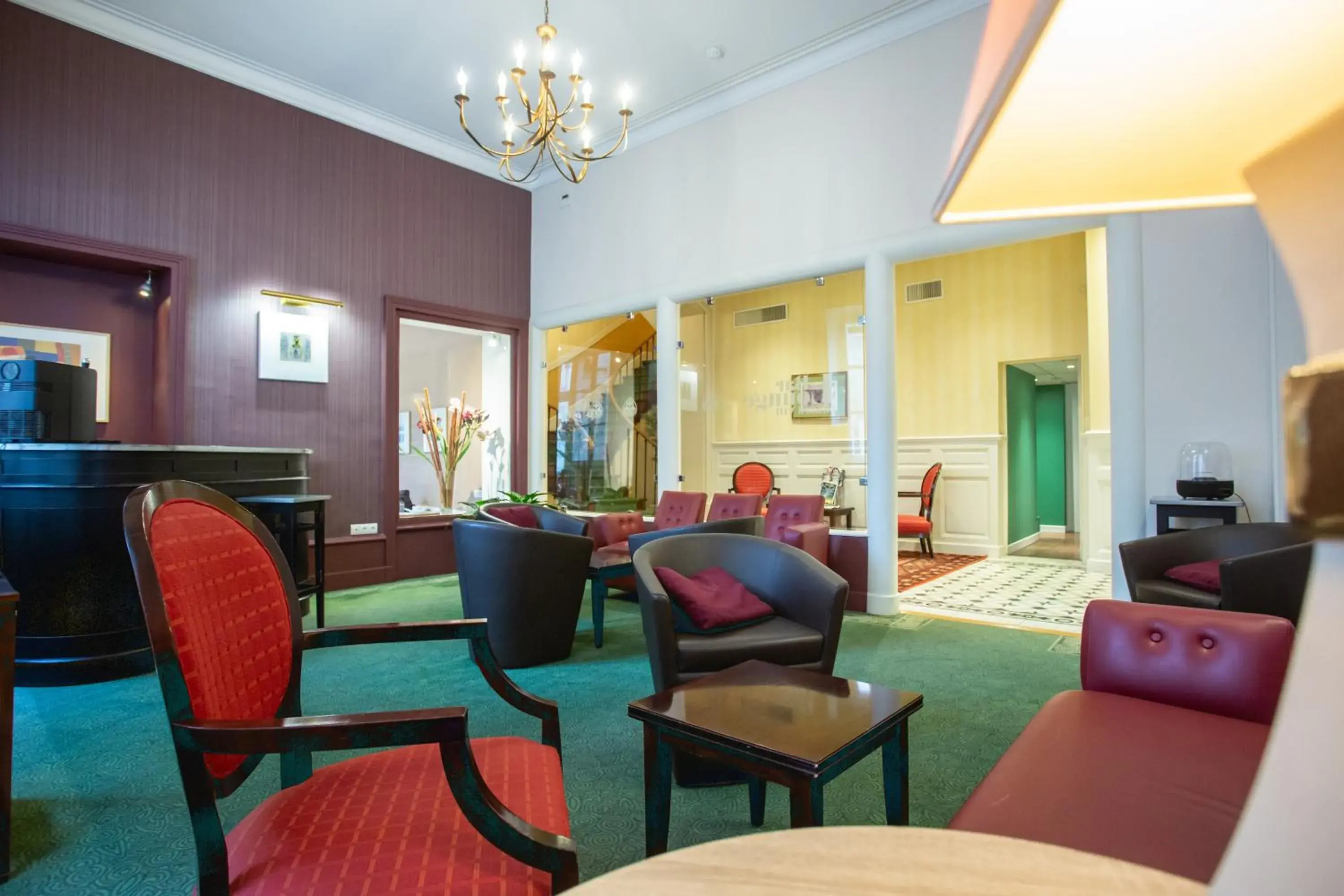 Seating area, Lounge/Bar in Best Western Plus Hotel D'Angleterre