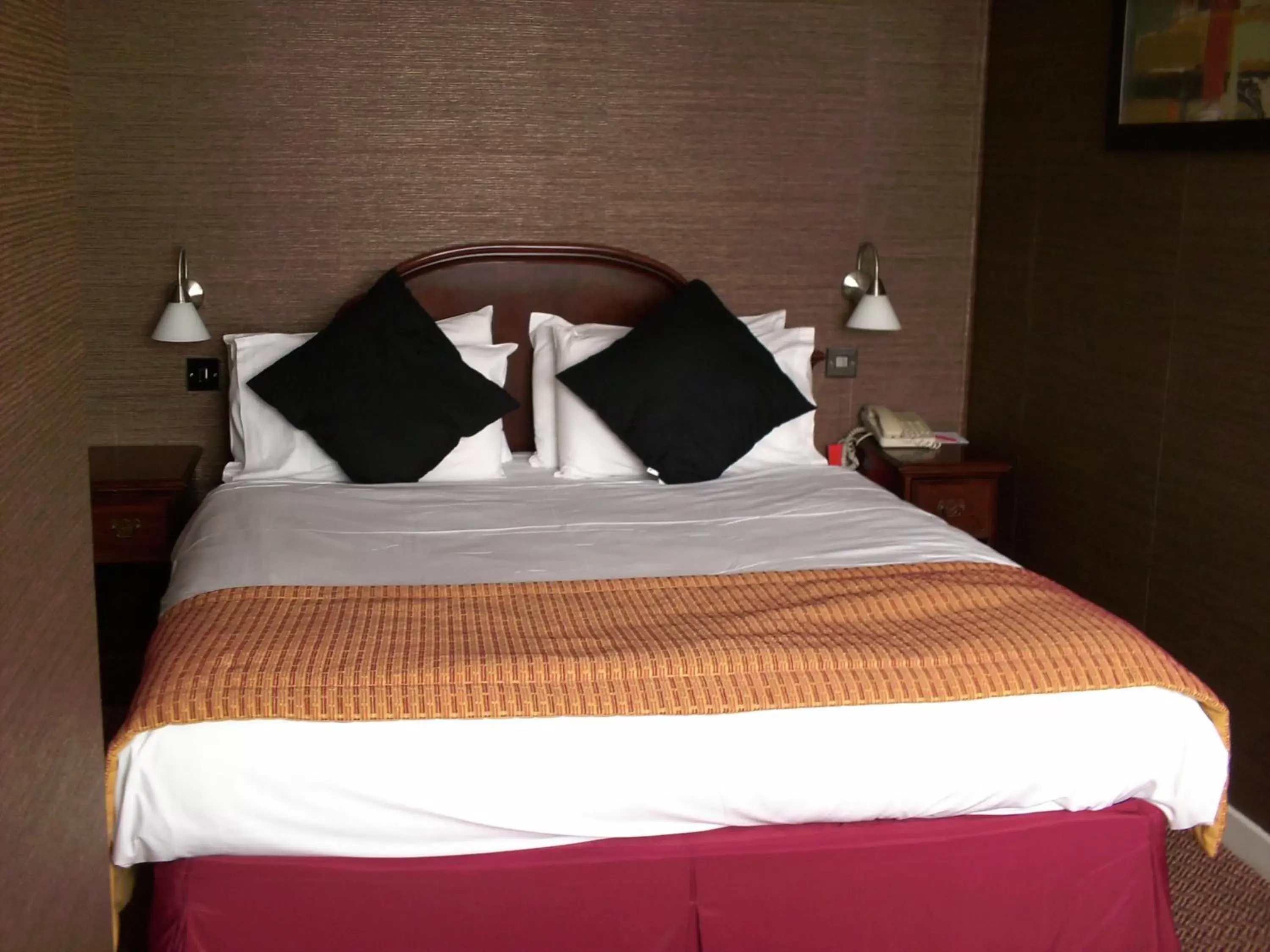 Bed in The Rose & Crown Hotel, Sure Hotel Collection by Best Western