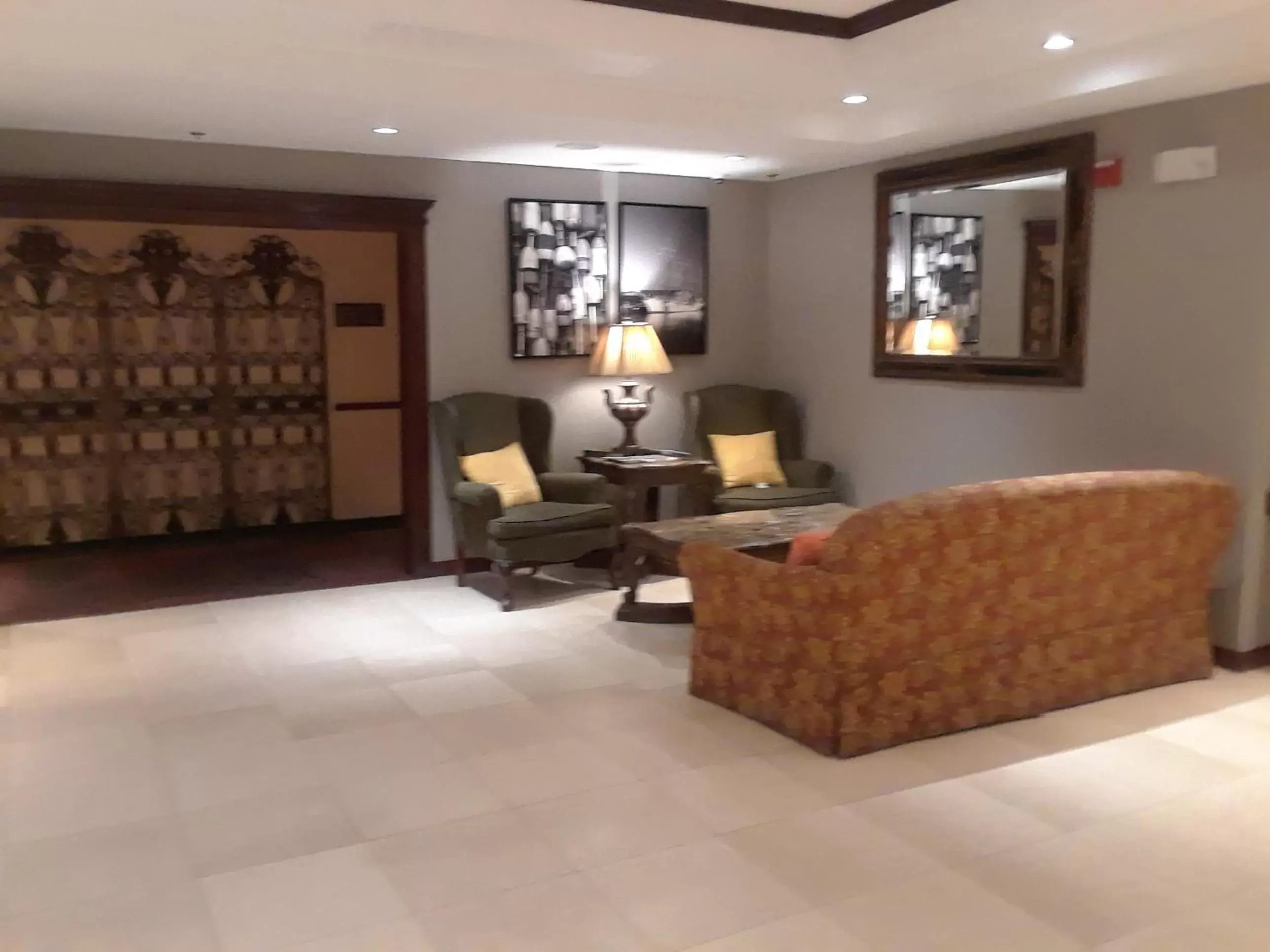 Lobby or reception, Seating Area in Best Western Dartmouth-New Bedford