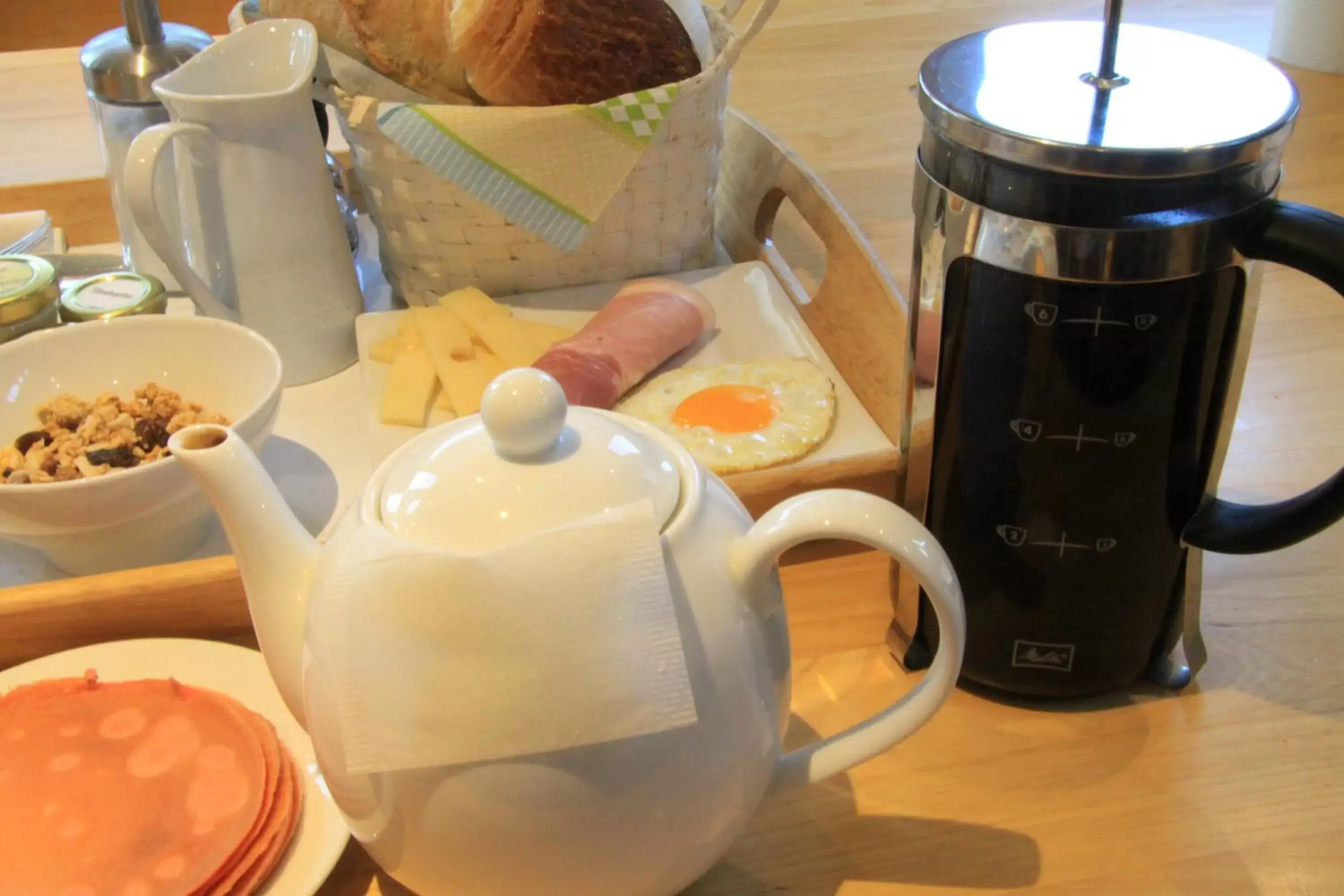 Continental breakfast in Chambre D'hôtes Les Epicuriens