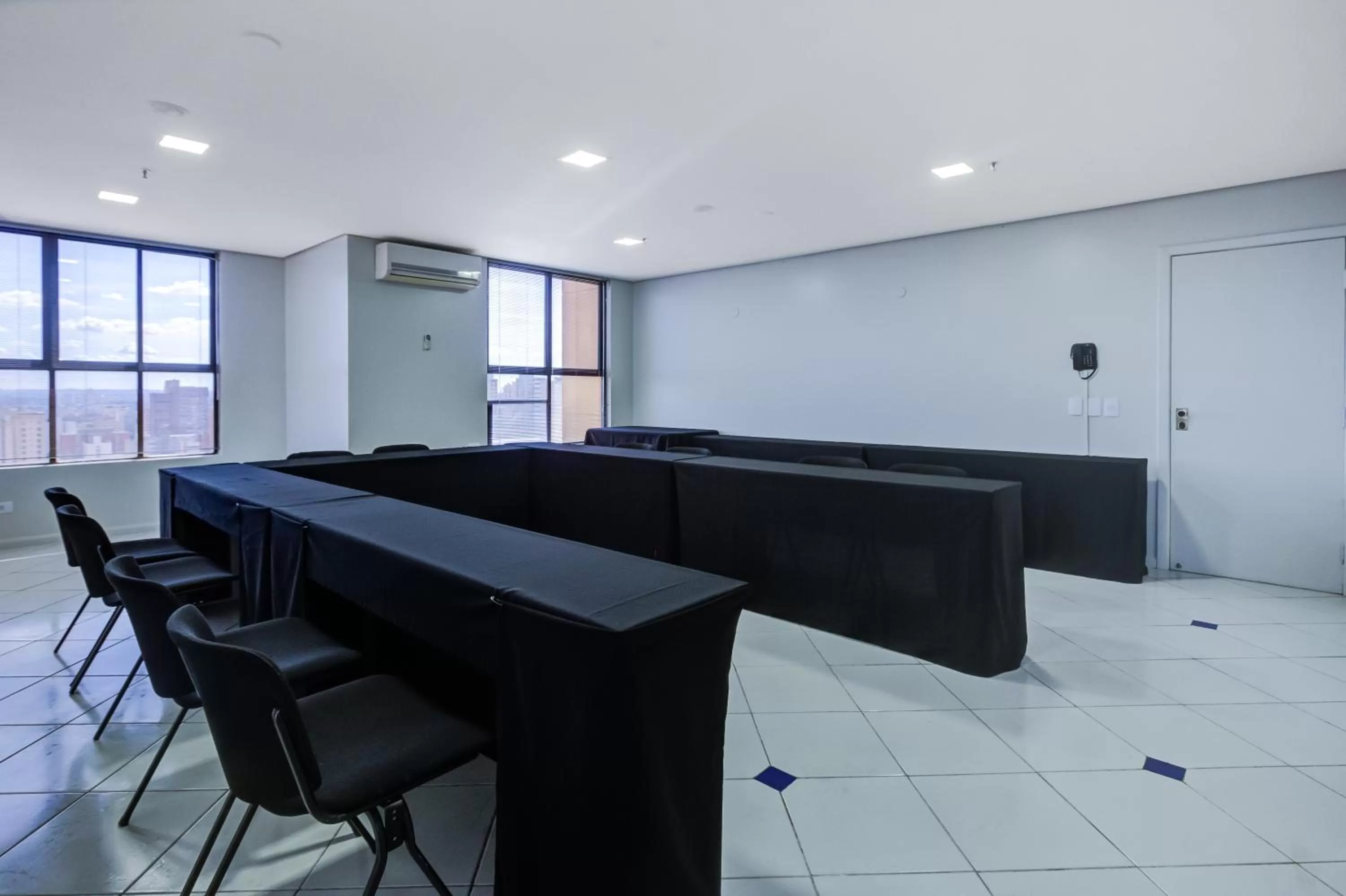 Meeting/conference room in Slaviero Londrina Flat