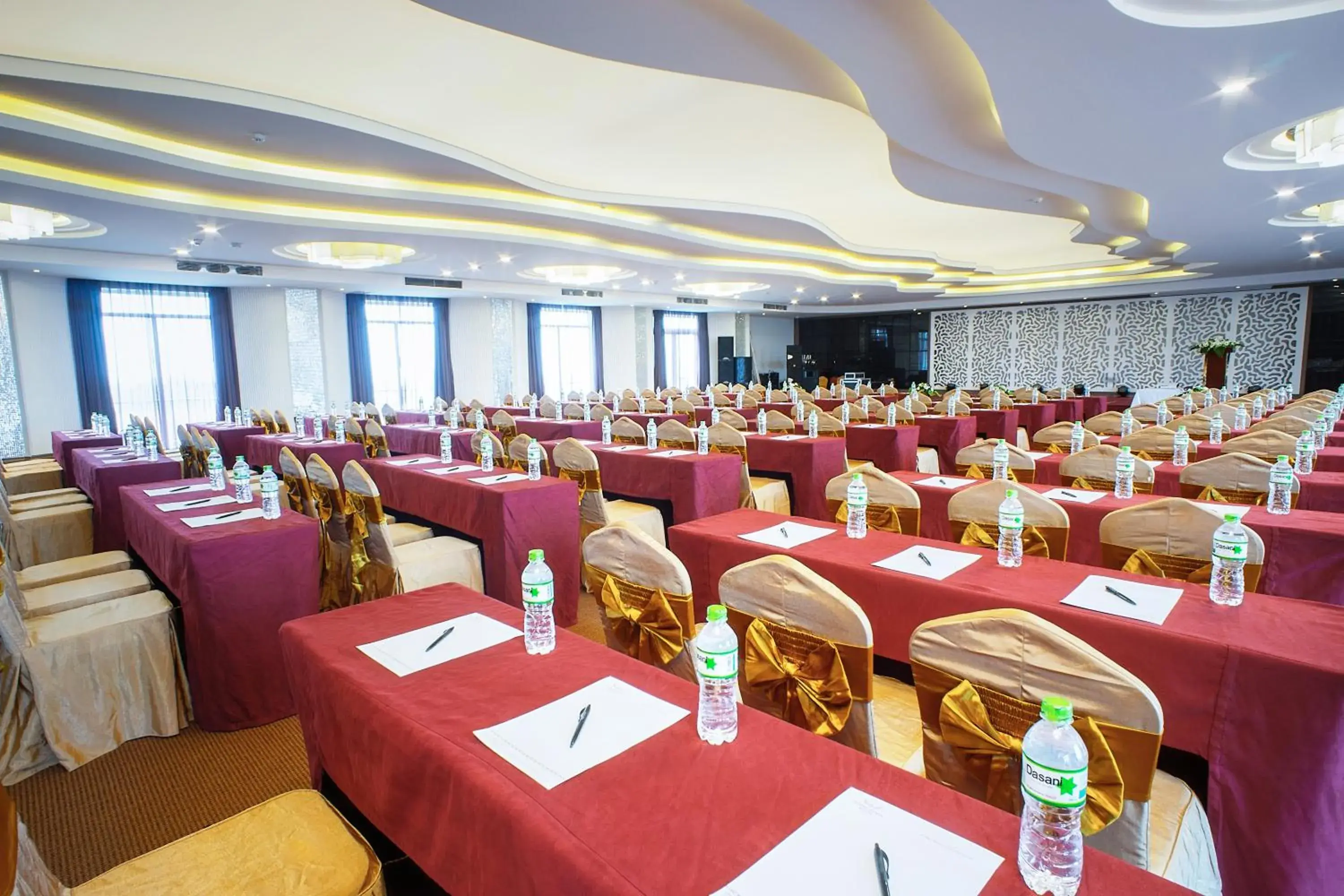 Meeting/conference room, Restaurant/Places to Eat in Muong Thanh Holiday Mui Ne Hotel