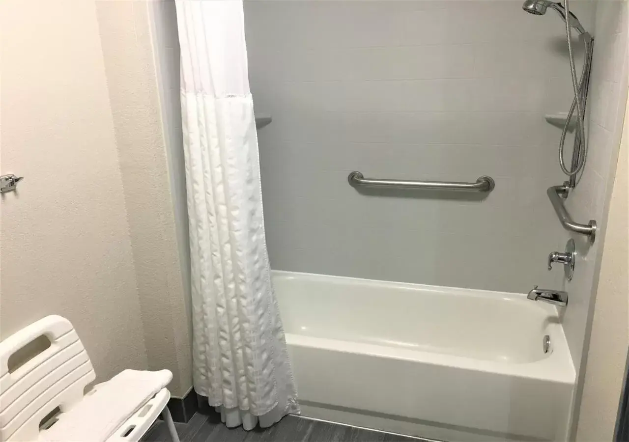 Bathroom in Comfort Suites Airport Nashville