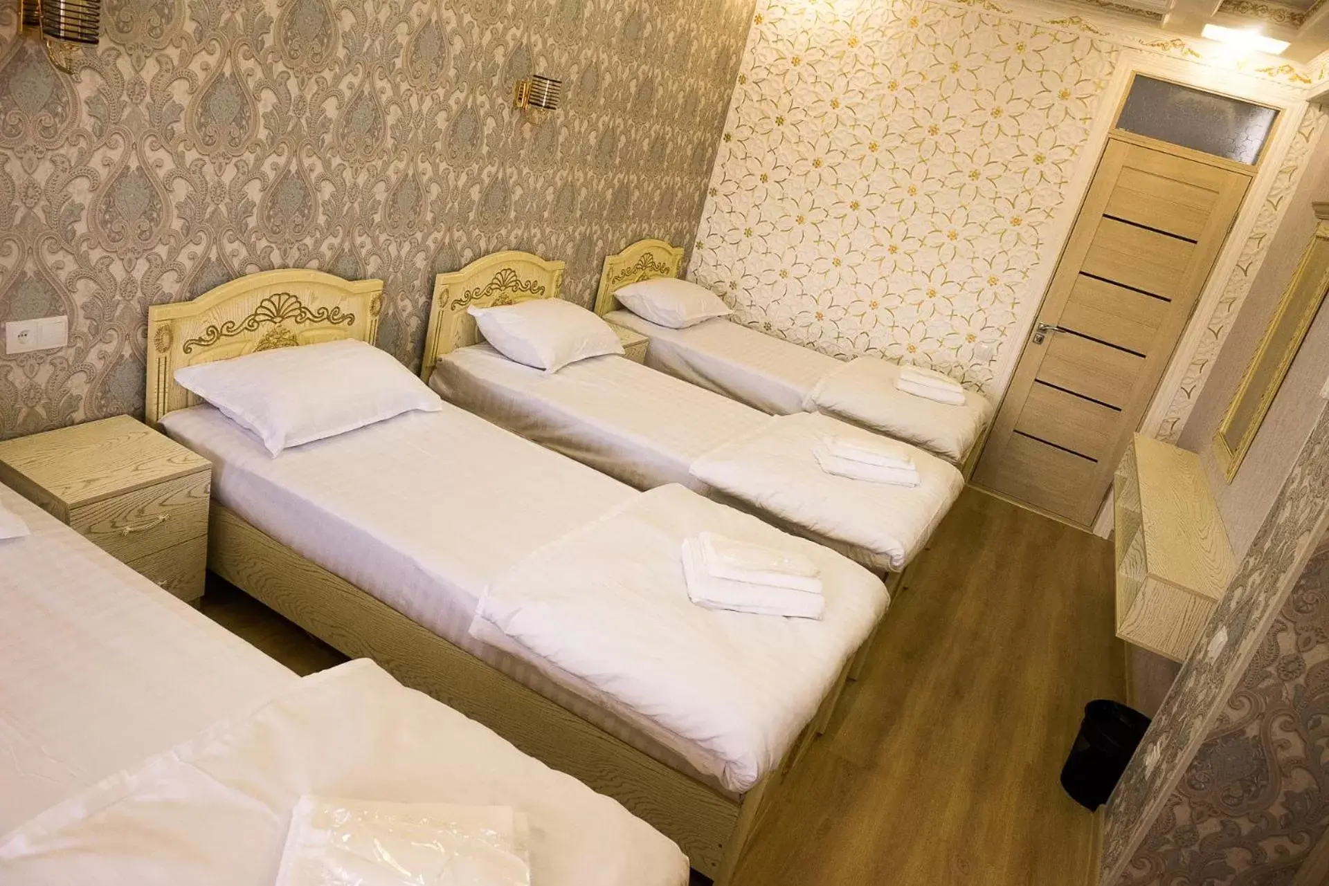 Quadruple Room with Bathroom in Durdona Hotel Quadruple Room with Bathroom in Durdona Hotel