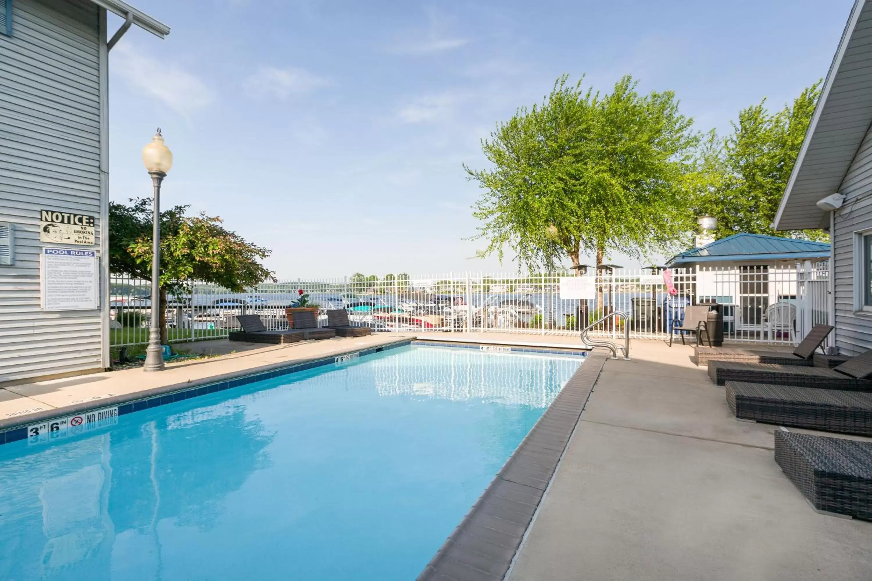 Swimming Pool in The Blue Heron Inn