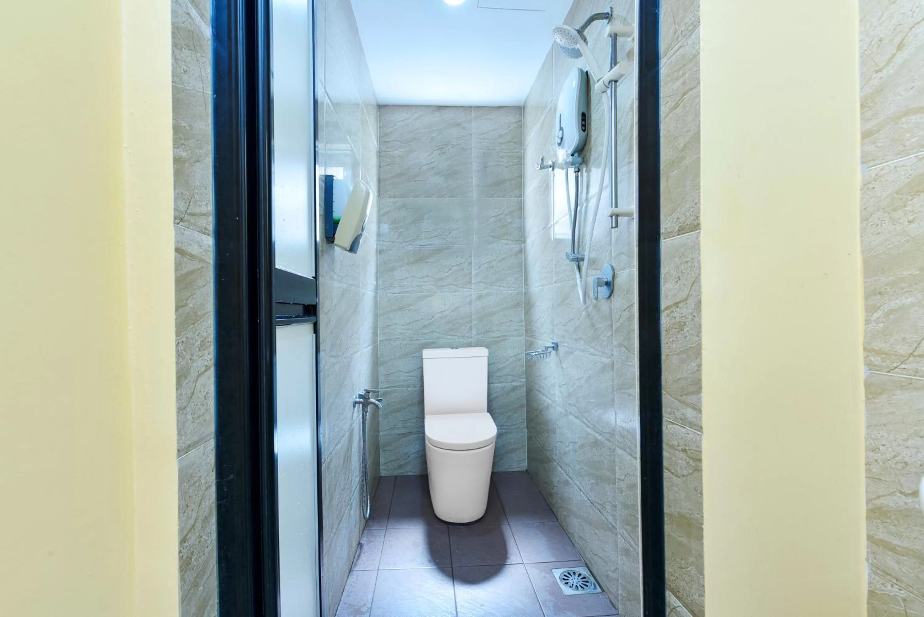 Bathroom in OYO 90521 De Mawardah Inn