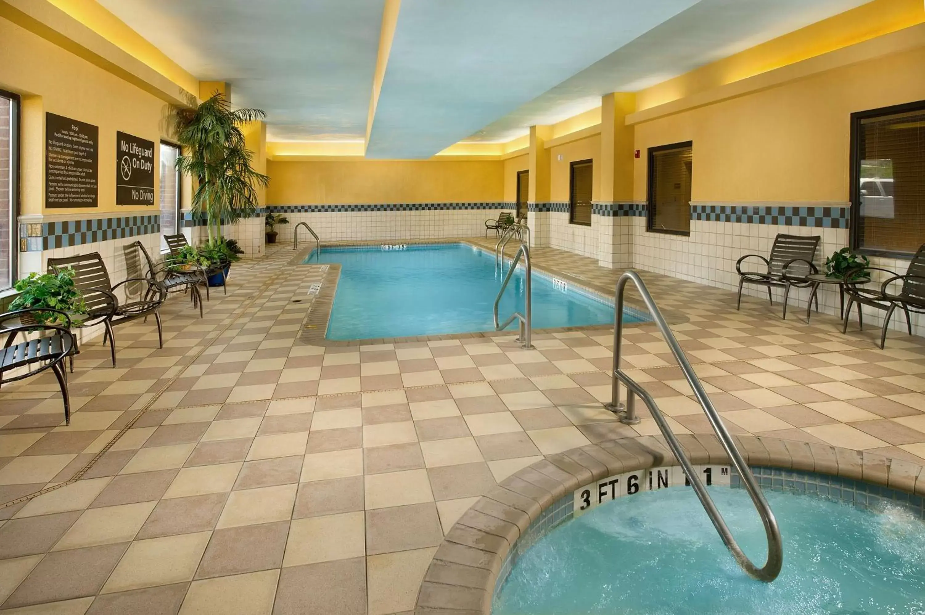 Swimming Pool in Hampton Inn and Suites San Antonio Airport