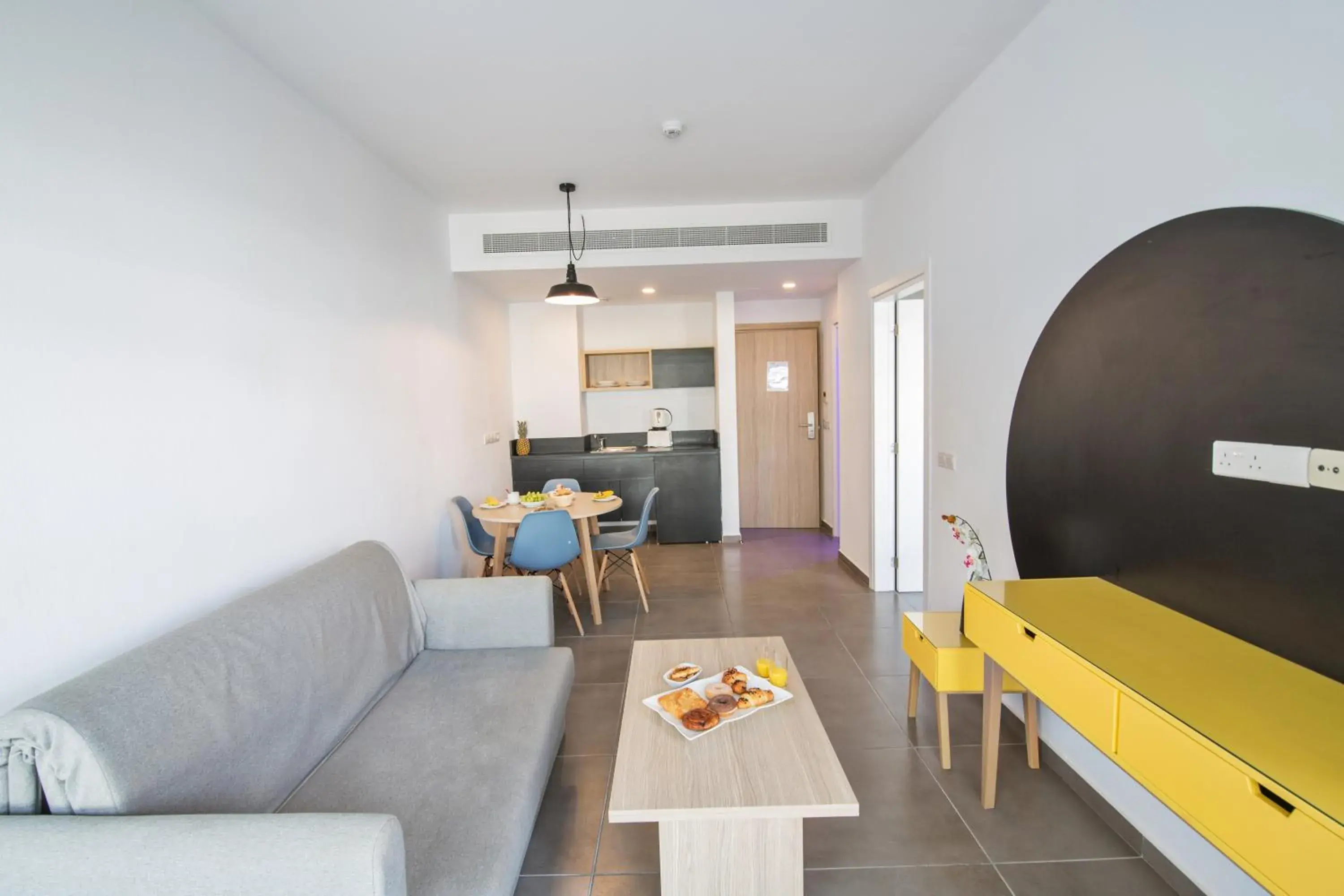 Kitchen or kitchenette, Seating Area in Anthea Hotel Apartments