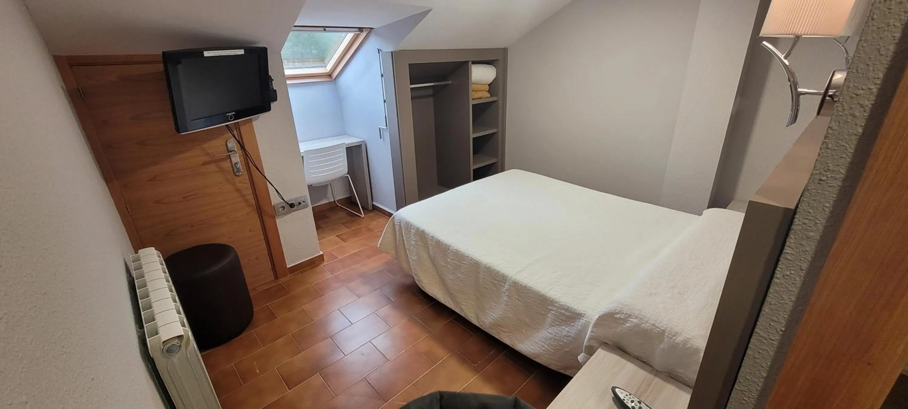 Photo of the whole room, Bed in Hotel Meson de L’Ainsa