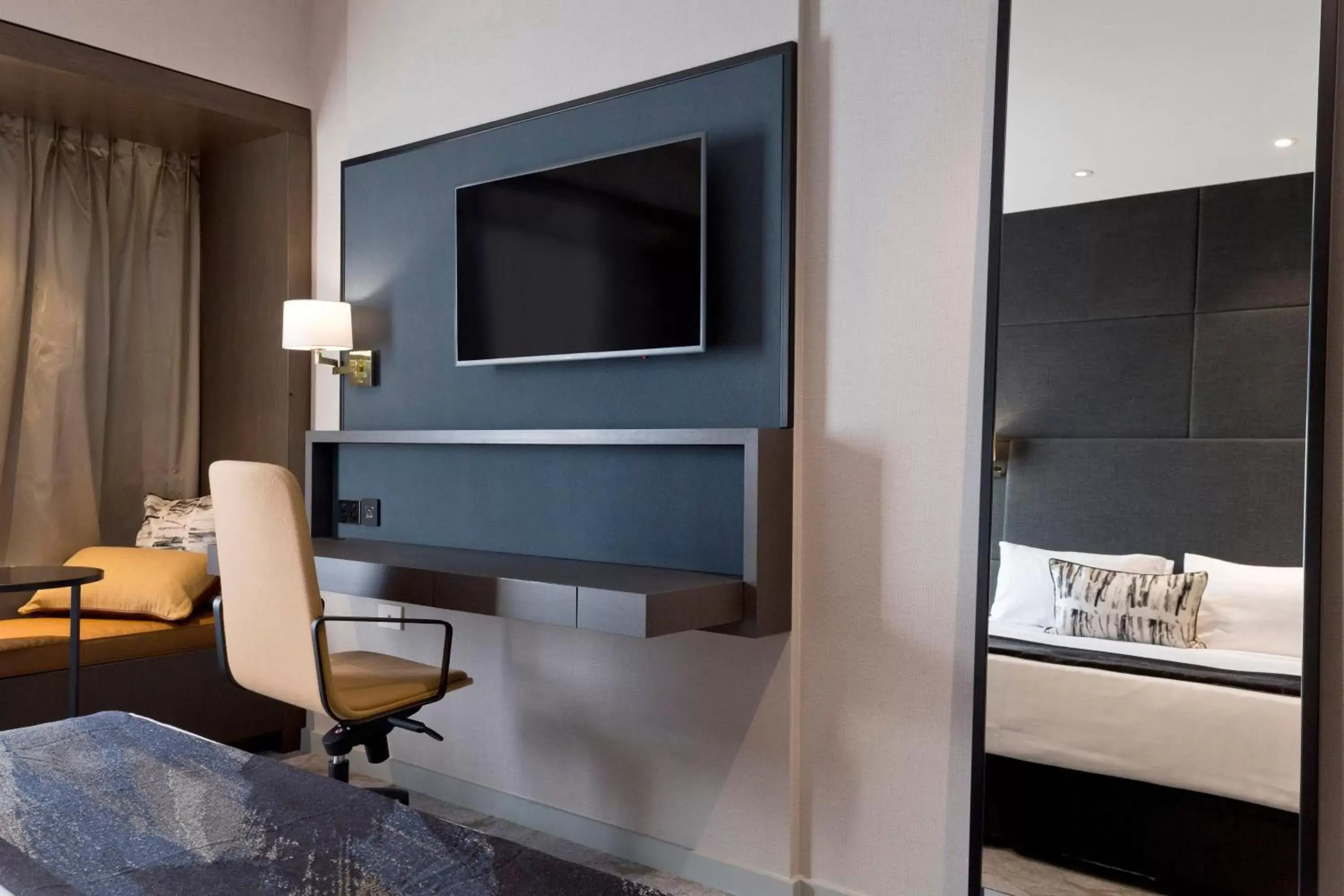 Photo of the whole room, TV/Entertainment Center in Crowne Plaza Christchurch, an IHG Hotel