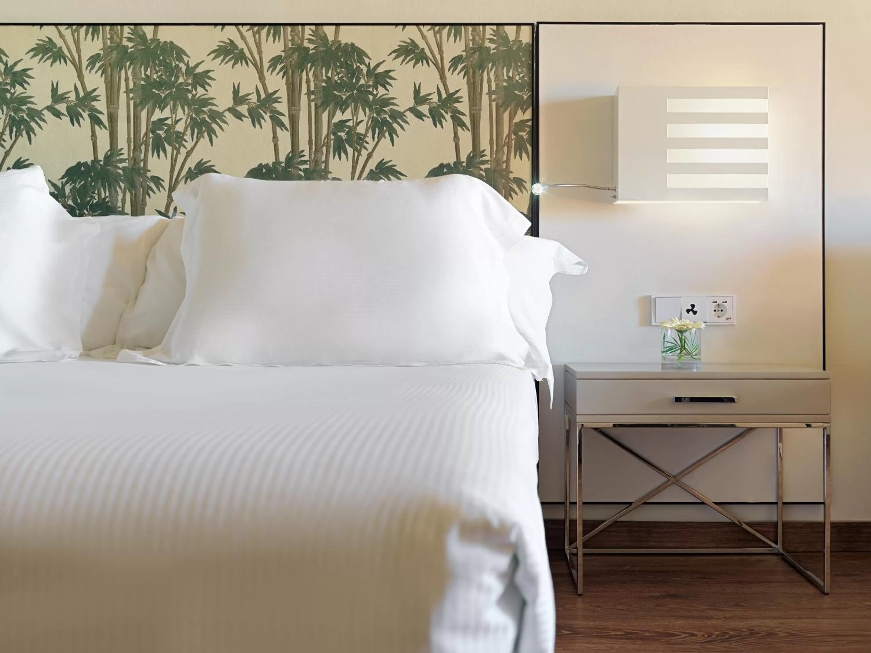 Decorative detail, Bed in H10 Costa Adeje Palace