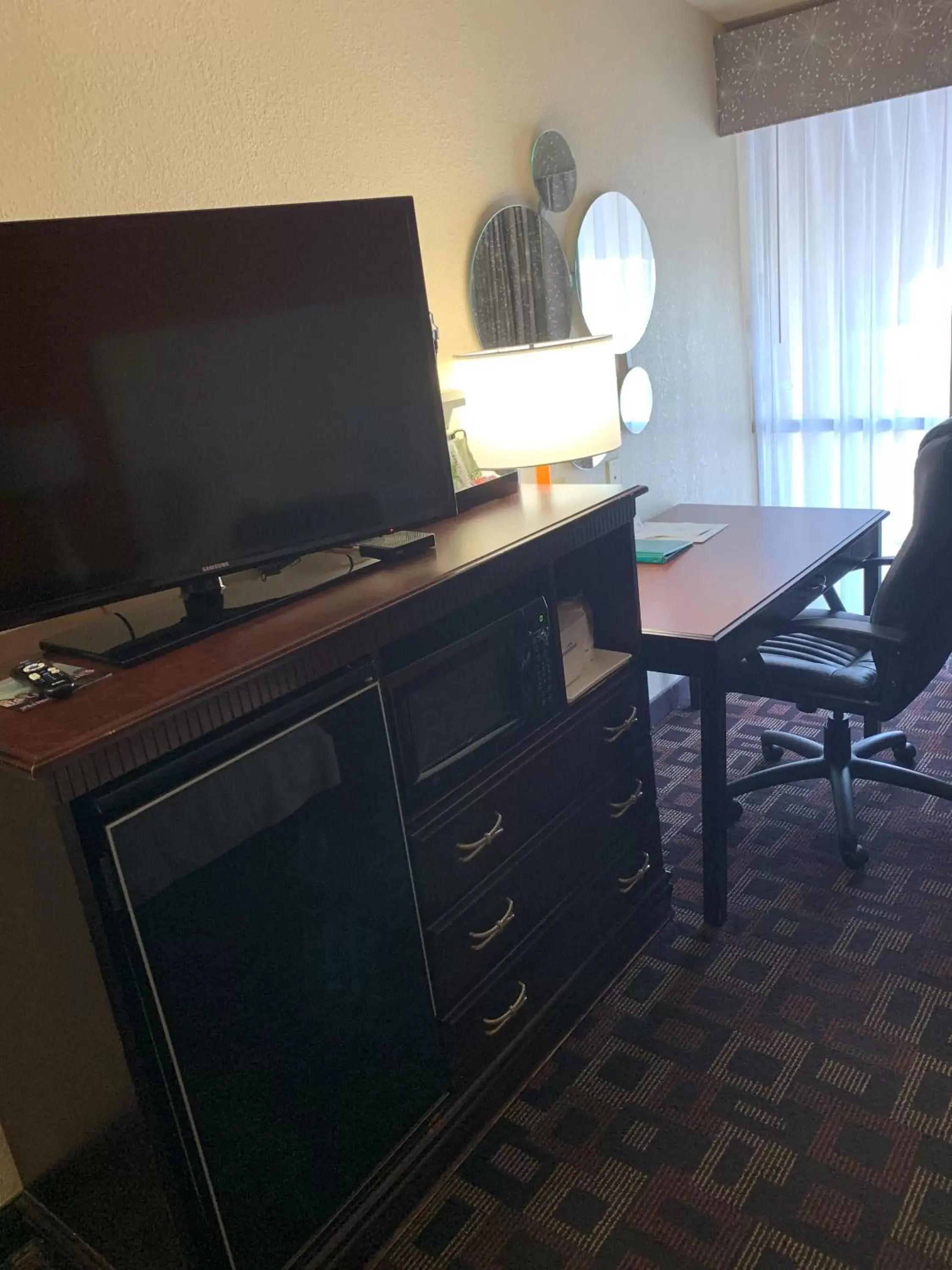 Photo of the whole room, TV/Entertainment Center in Howard Johnson by Wyndham Oklahoma City OKC Airport, Fairgrounds, I40