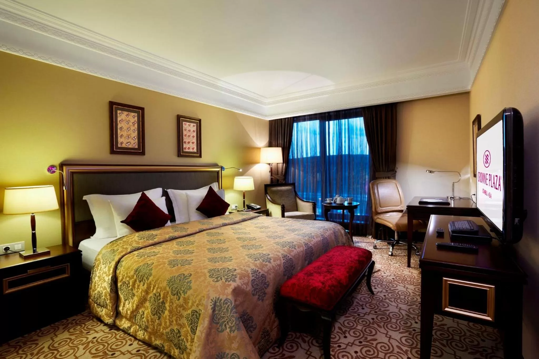 Photo of the whole room, Bed in Crowne Plaza Istanbul Asia by IHG