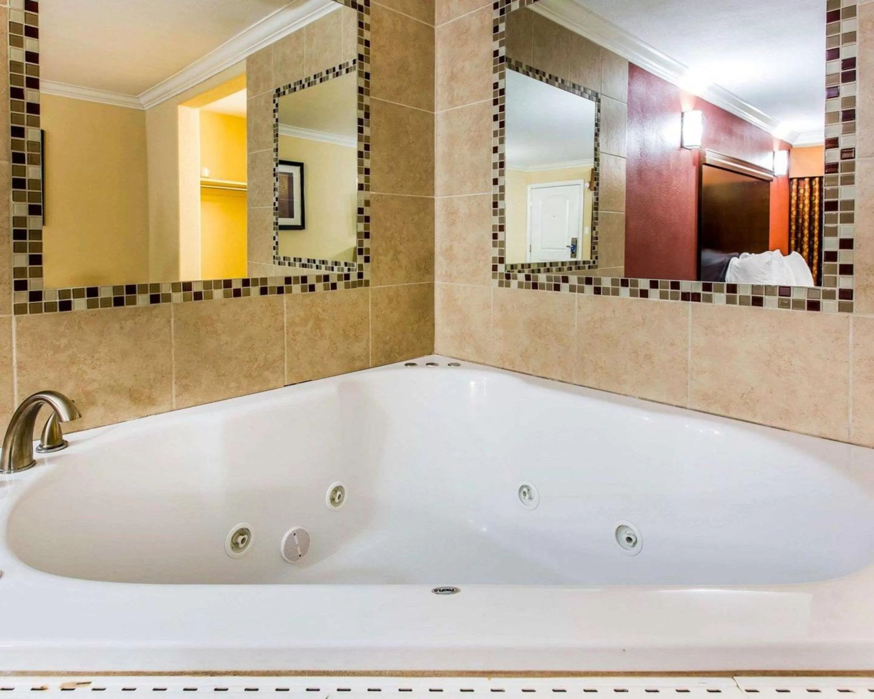 Photo of the whole room in Rodeway Inn & Suites Corona