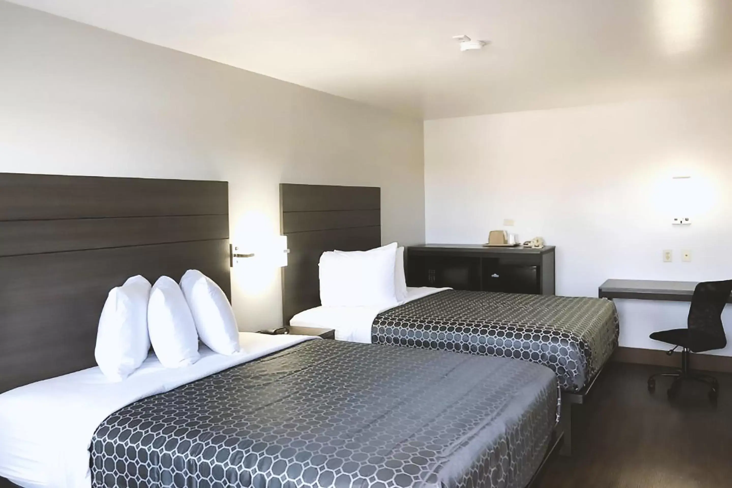 Bedroom, Bed in Blue Way Inn By Jasper Near Frost Bank Center Bedroom, Bed in Blue Way Inn By Jasper Near Frost Bank Center