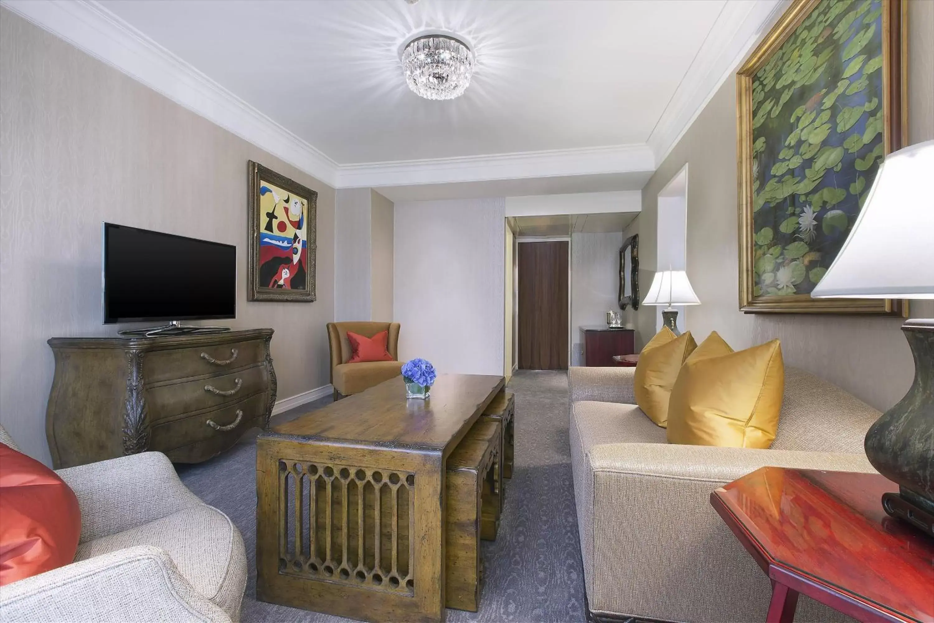 Living room, Seating Area in Sheraton Towers Singapore Hotel