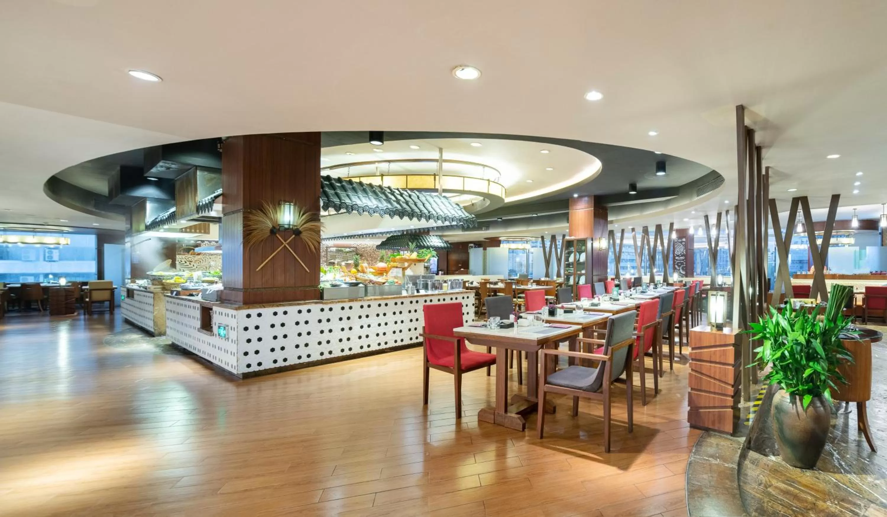 Restaurant/places to eat in Crowne Plaza Guangzhou City Centre by IHG