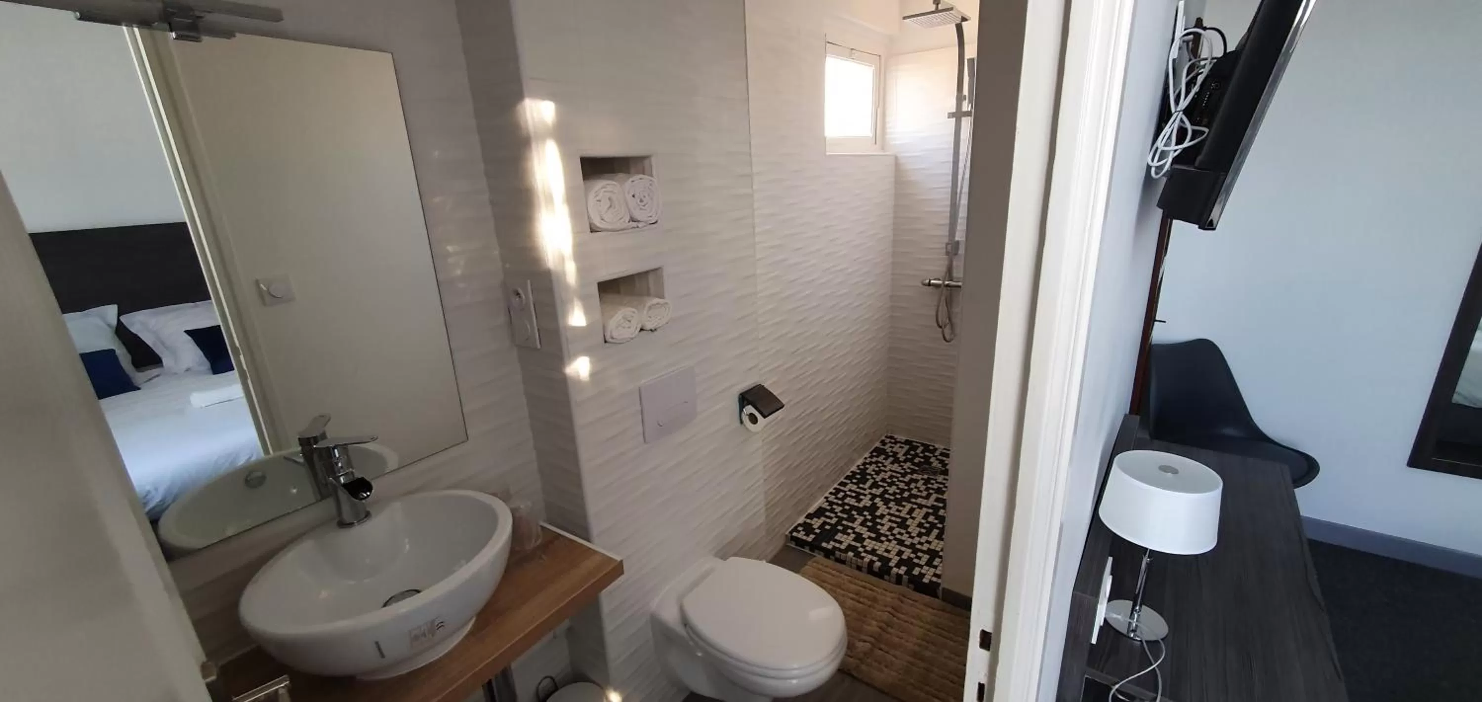 Bathroom in Hôtel L'Alsace