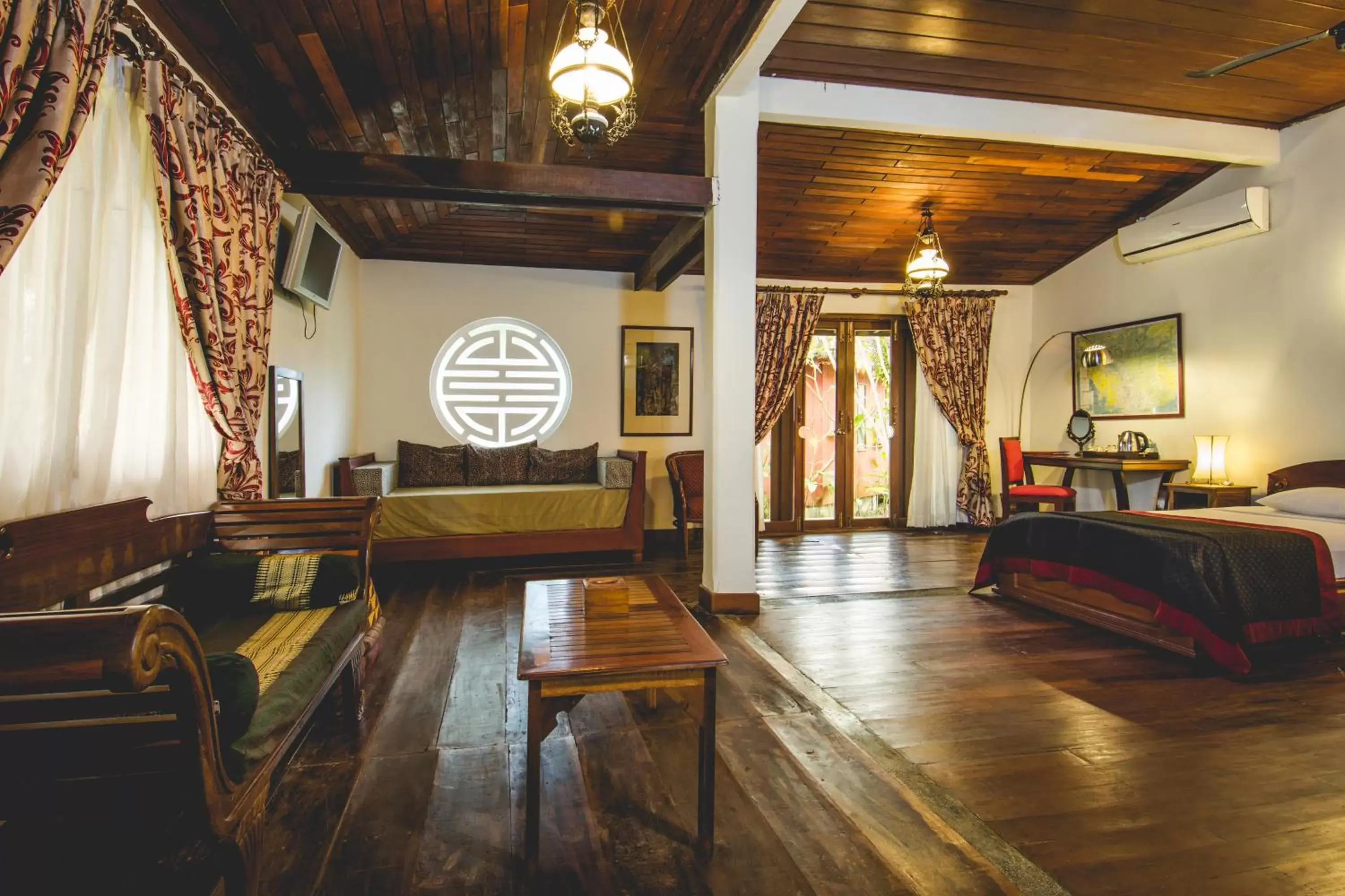 Photo of the whole room, Lobby/Reception in Terres Rouges Lodge