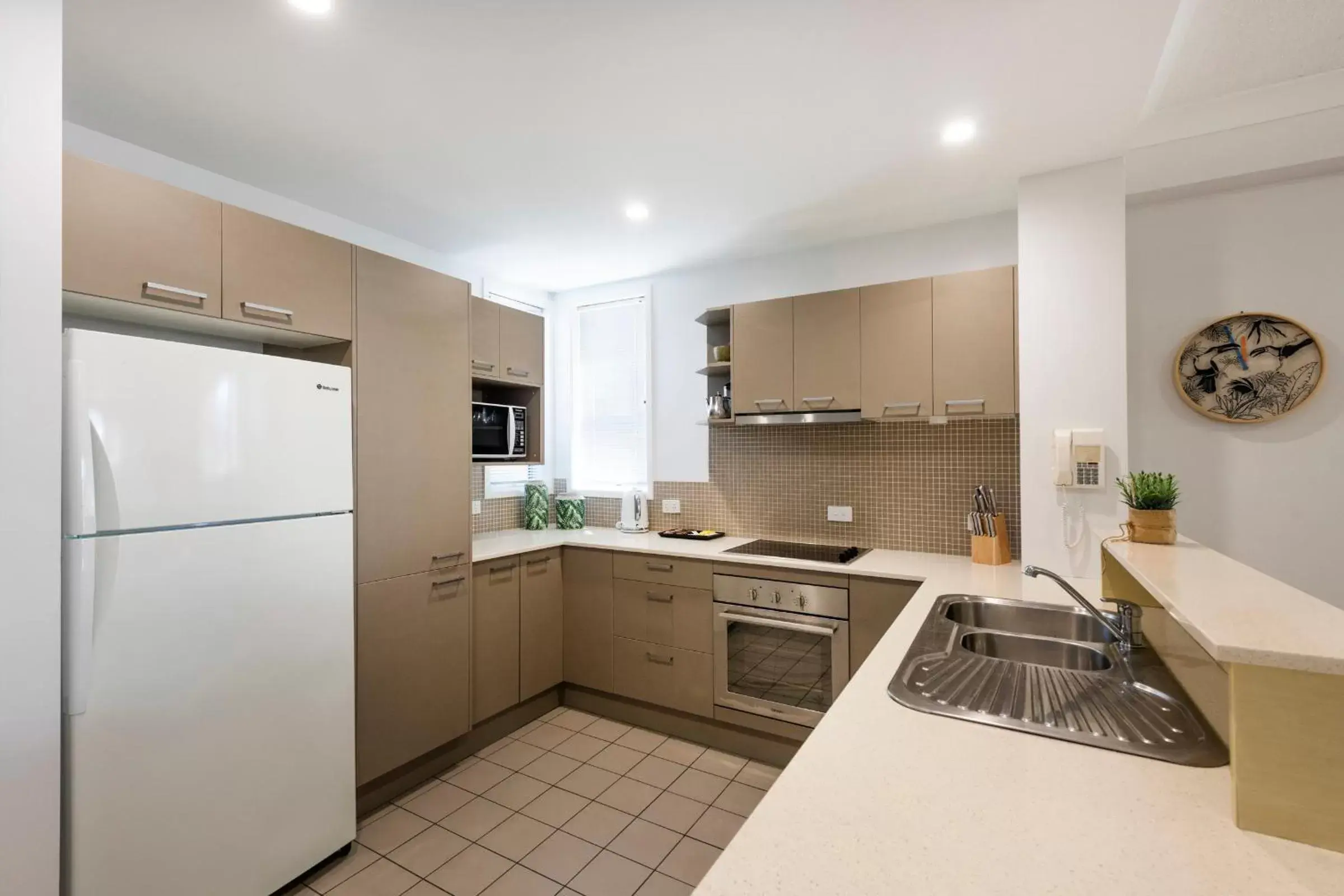 Kitchen or kitchenette, Kitchen/Kitchenette in Pacific Marina Apartments