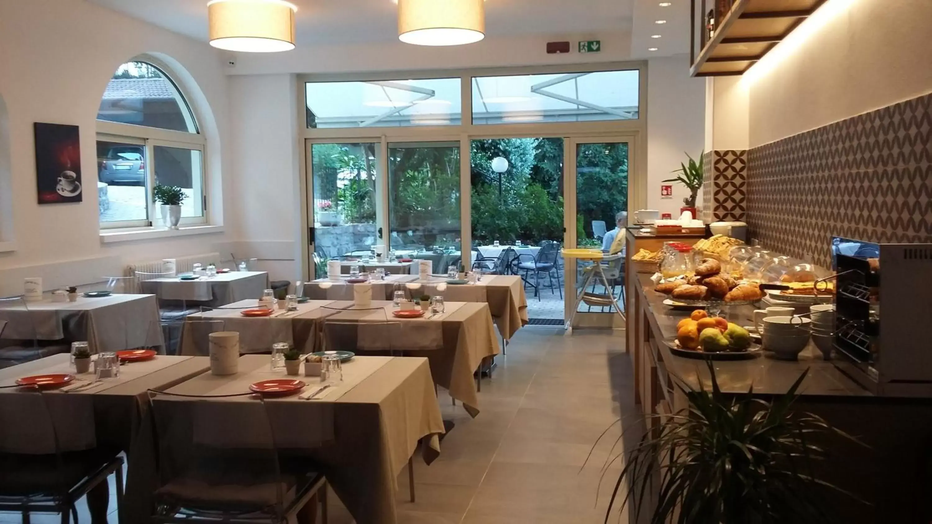 Breakfast, Restaurant/Places to Eat in Hotel Quarcino