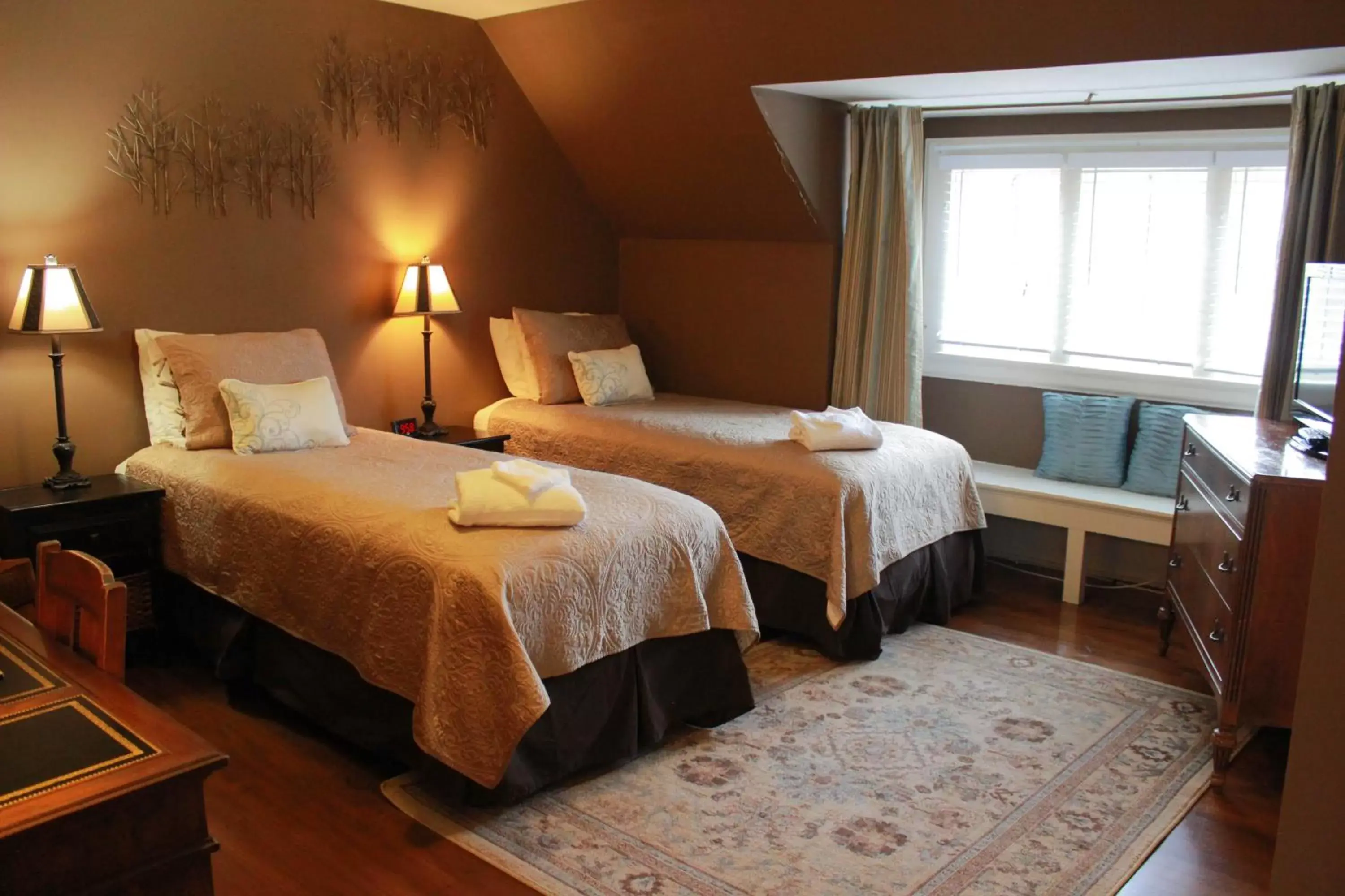 Twin Room (Knight's Quarters) in Leonard at Logan House Twin Room (Knight's Quarters) in Leonard at Logan House