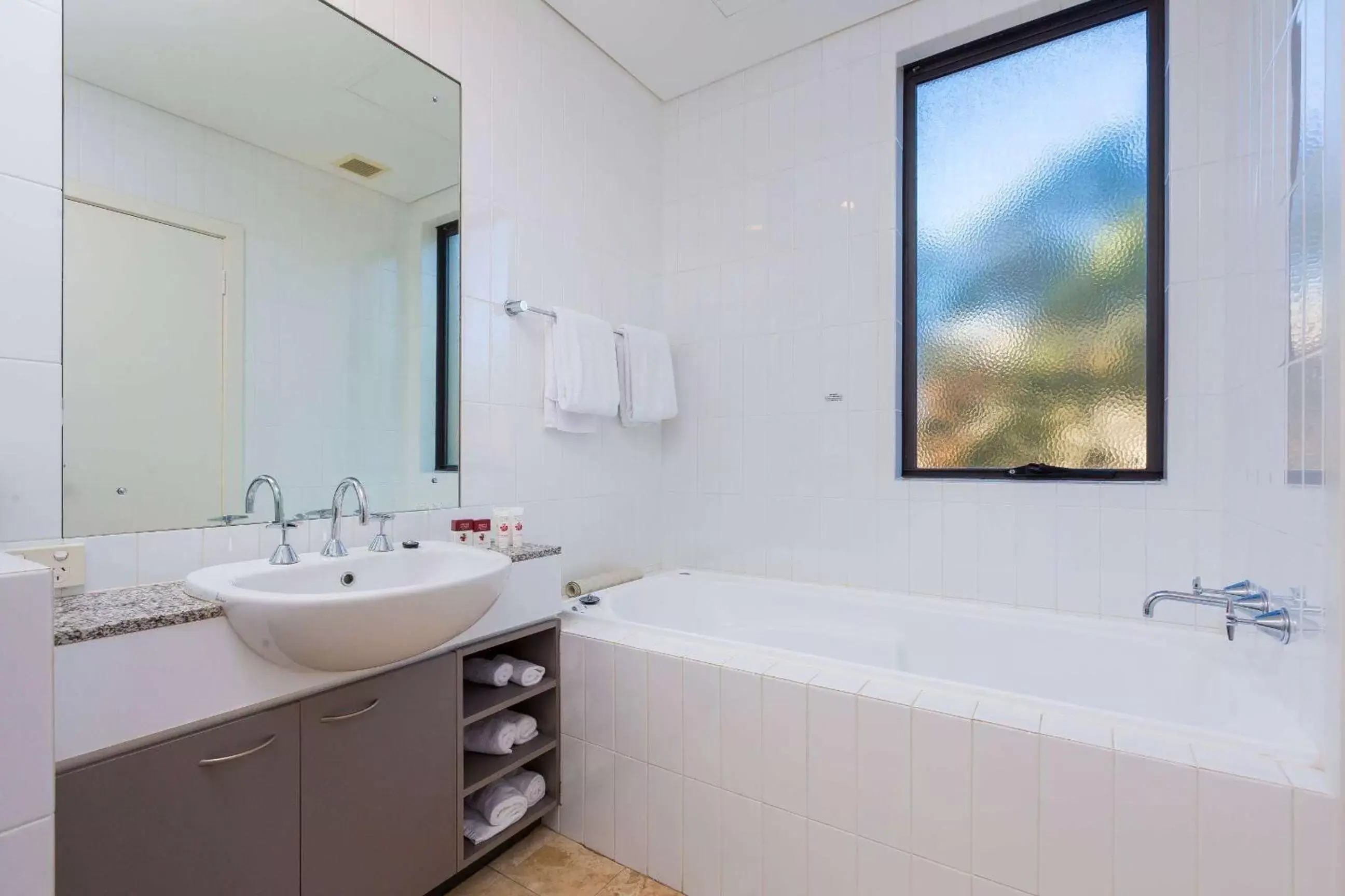 TV and multimedia, Bathroom in Club Wyndham Perth, Trademark Collection by Wyndham