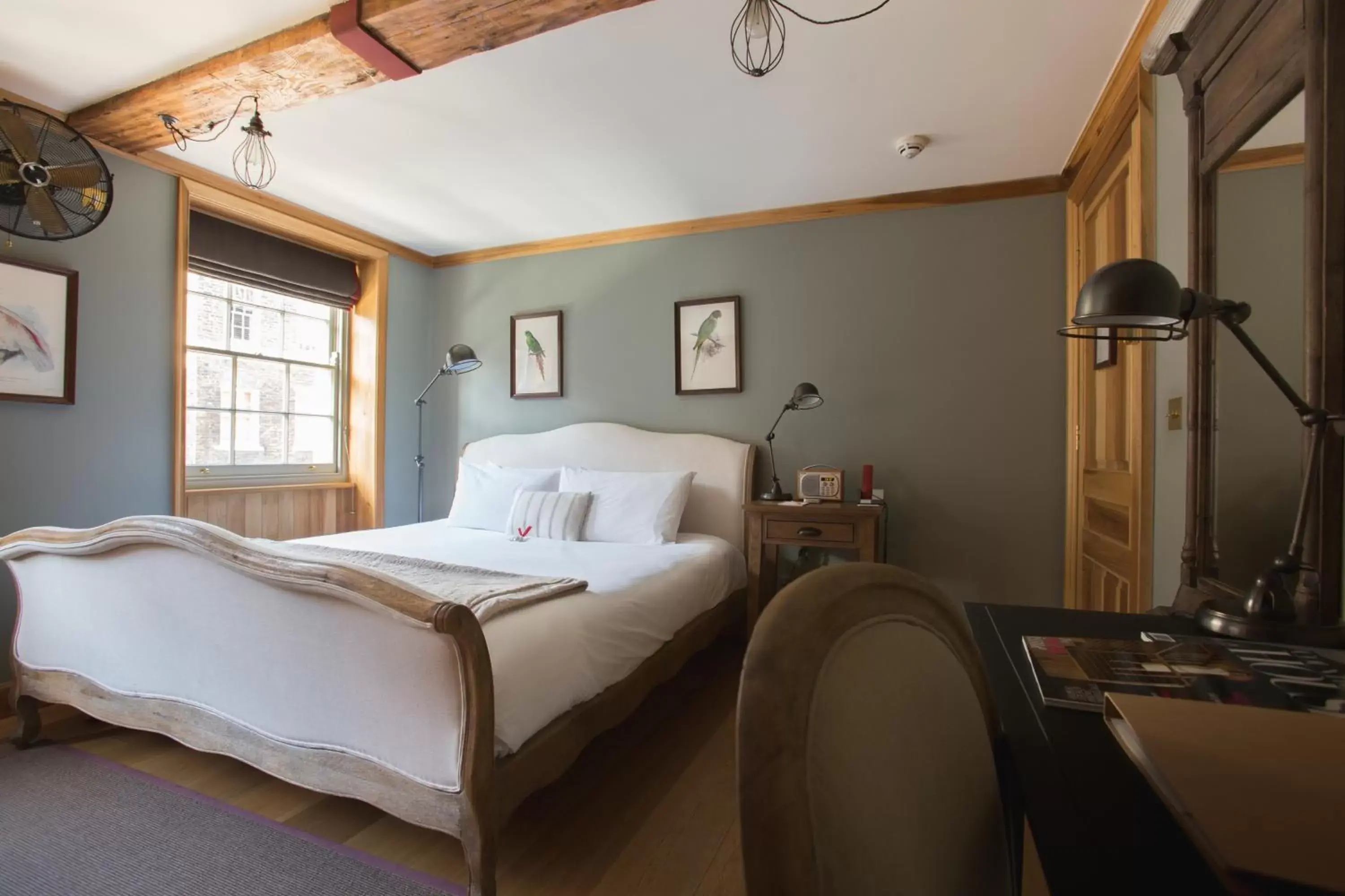 Photo of the whole room, Bed in The Grazing Goat