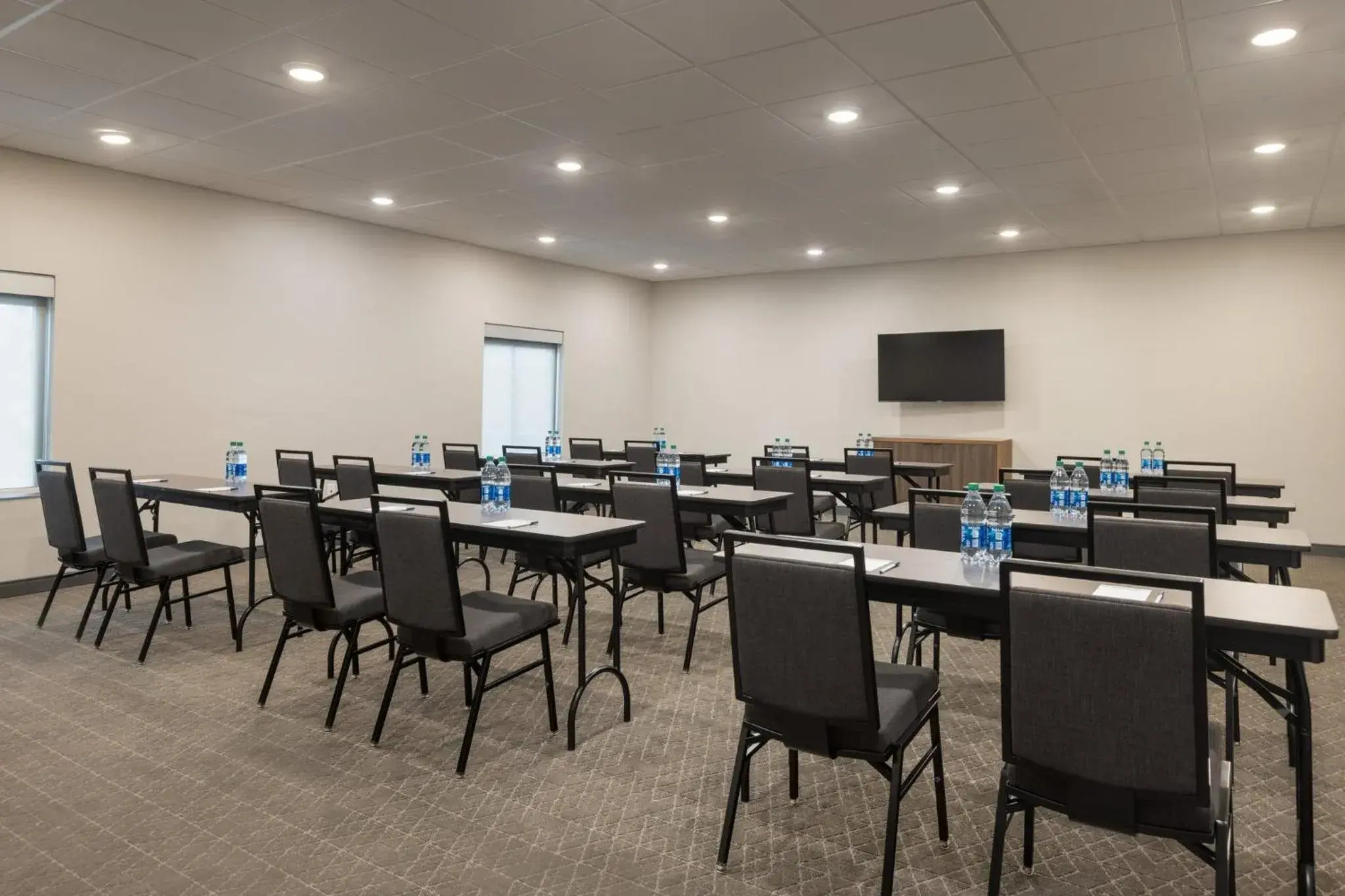 Meeting/conference room in Candlewood Suites McPherson, an IHG Hotel