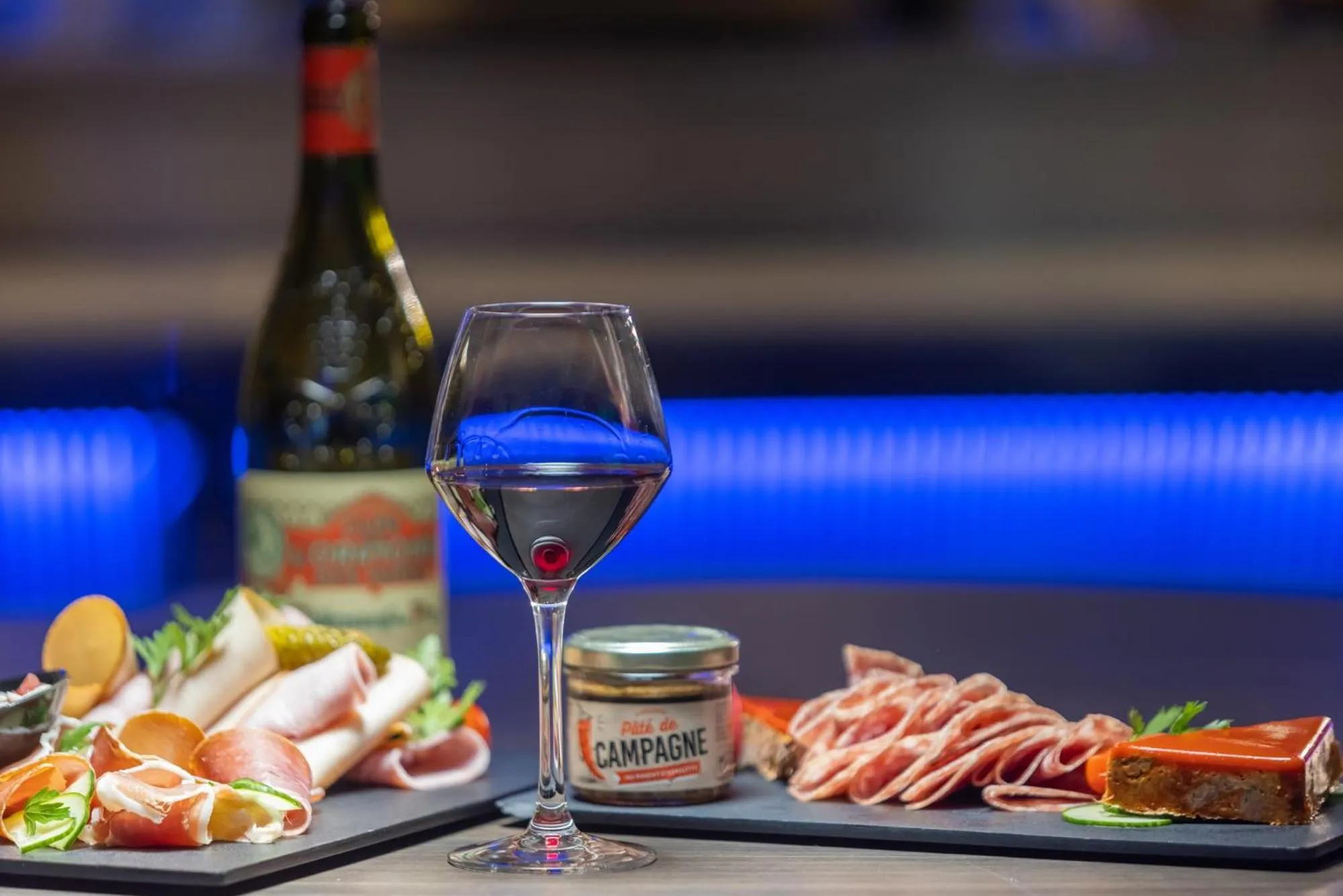 Lounge or bar in Mercure Paris Massy Gare TGV