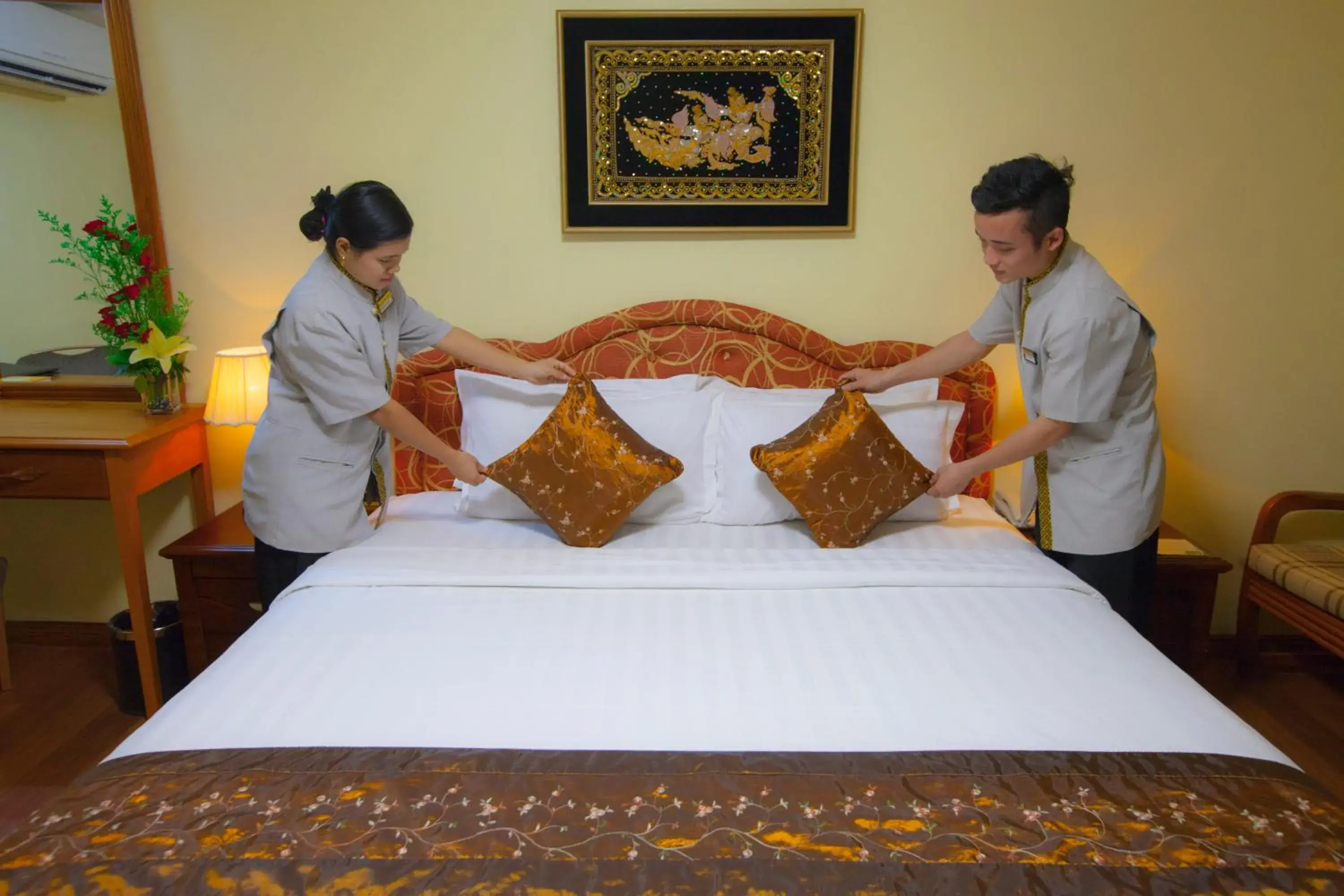 Staff, Bed in Grand Palace Hotel