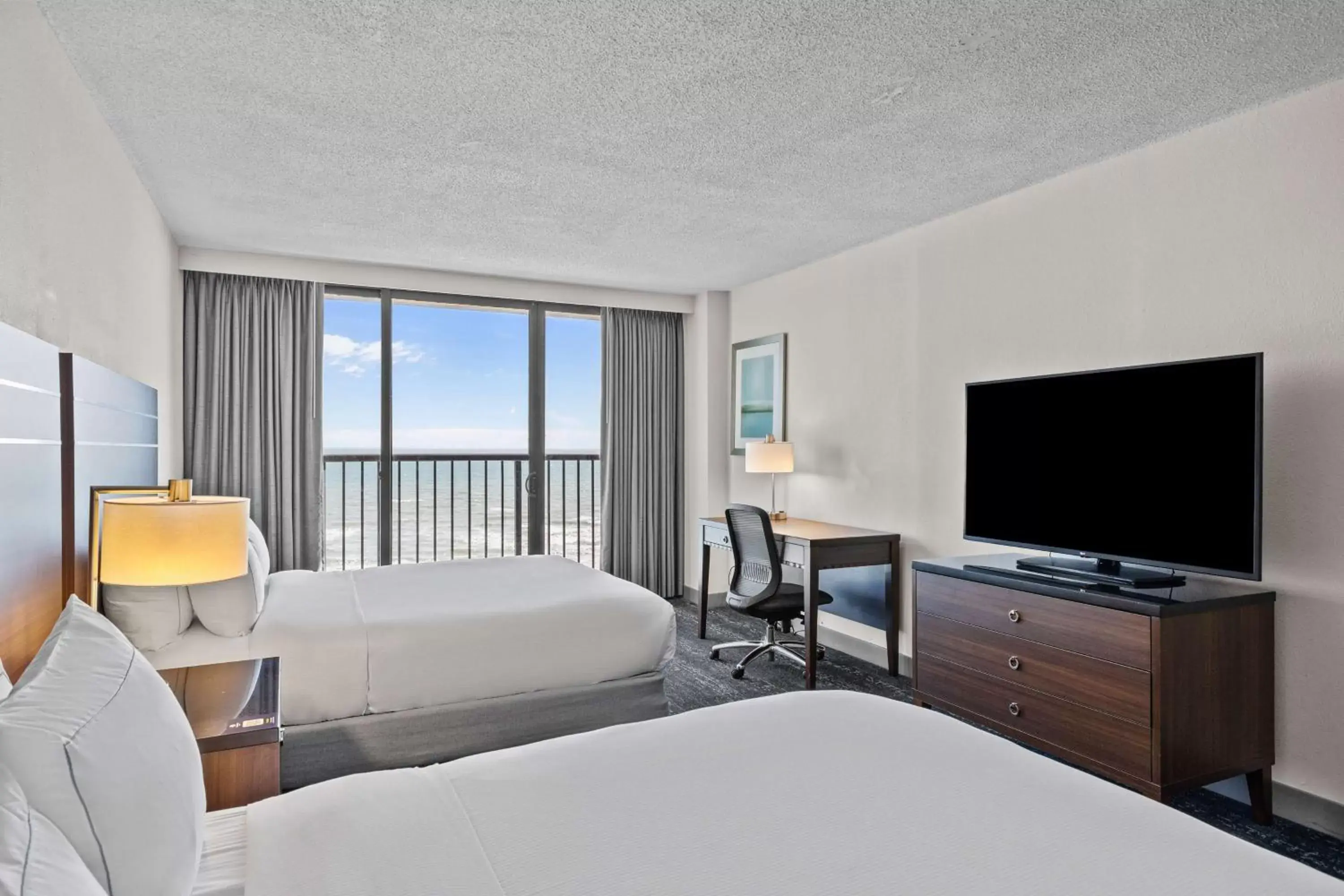 Bed, TV/Entertainment Center in DoubleTree by Hilton Atlantic Beach Oceanfront