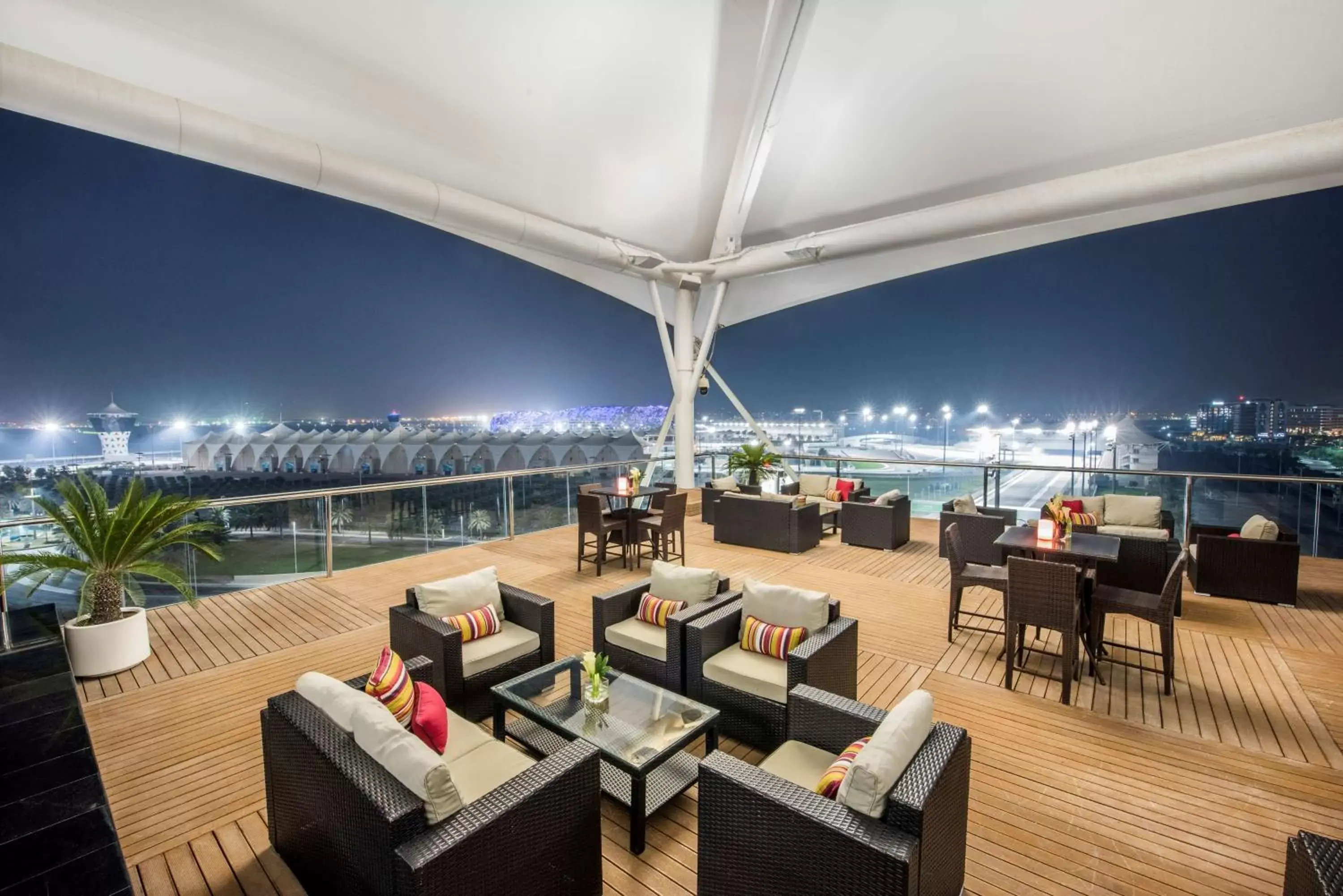 Balcony/Terrace, Restaurant/Places to Eat in Radisson Blu Hotel, Abu Dhabi Yas Island