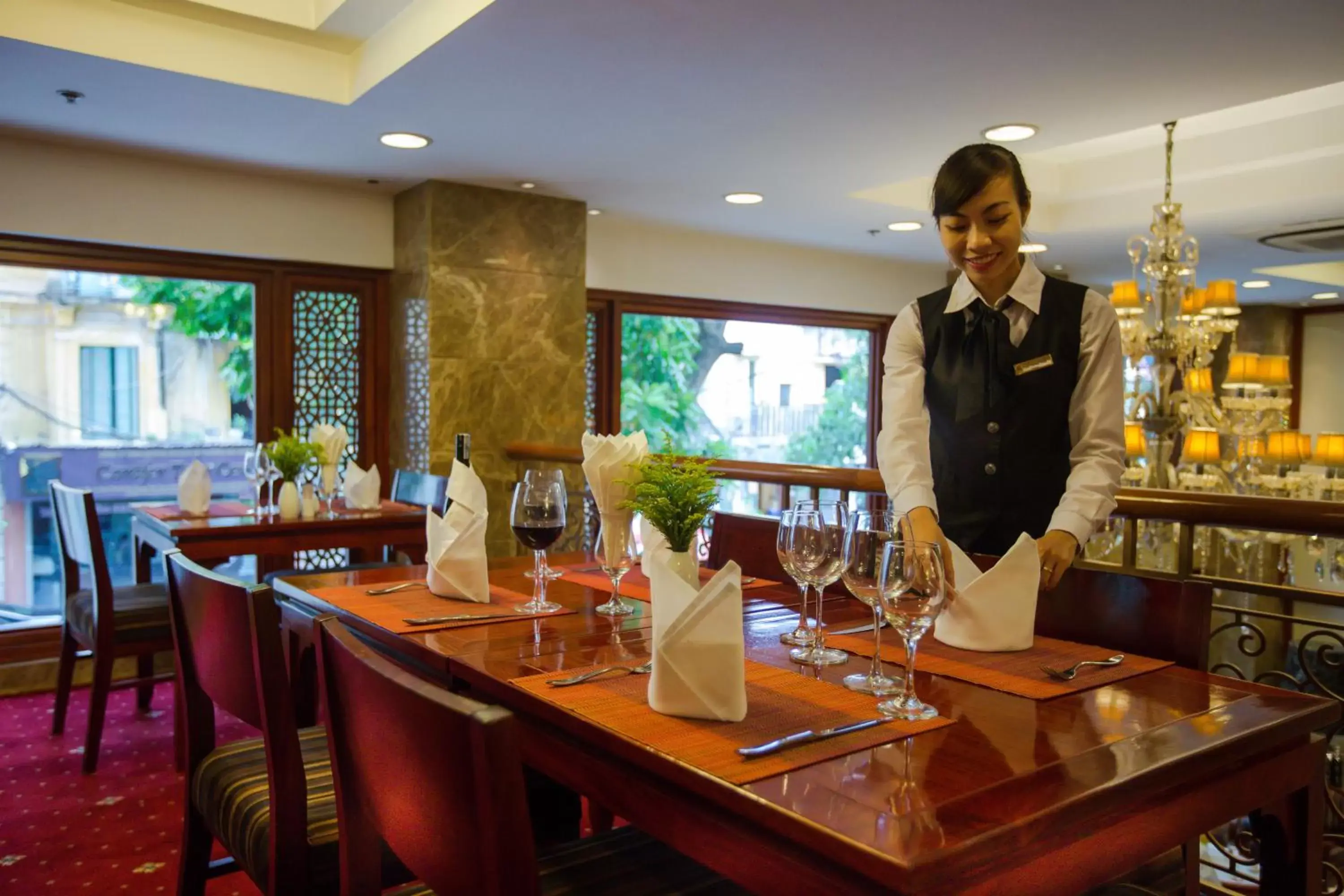 Restaurant/places to eat in Conifer Boutique Hotel