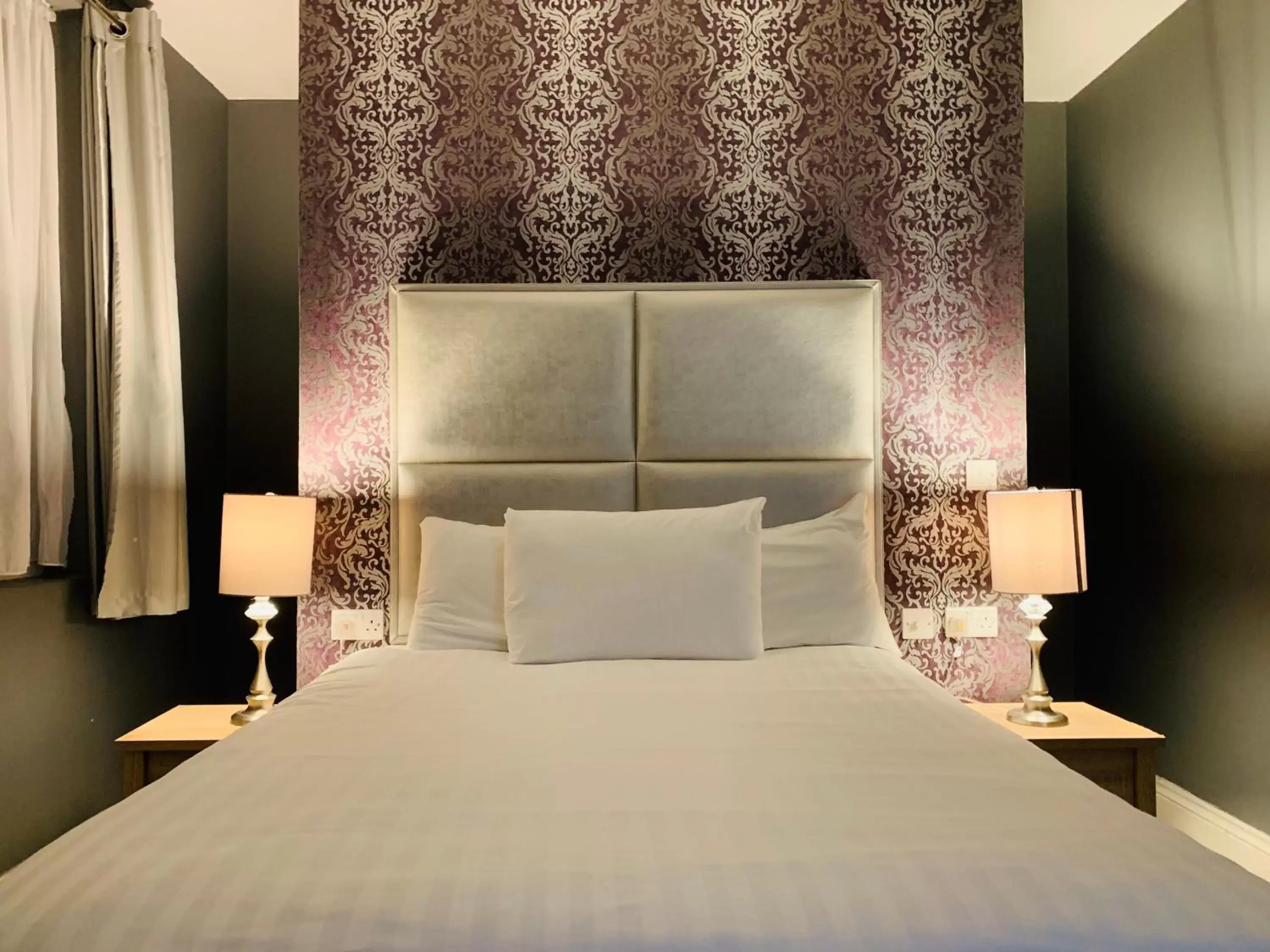 Photo of the whole room, Bed in Trafford Hall Hotel Manchester, Trademark Collection by Wyndham