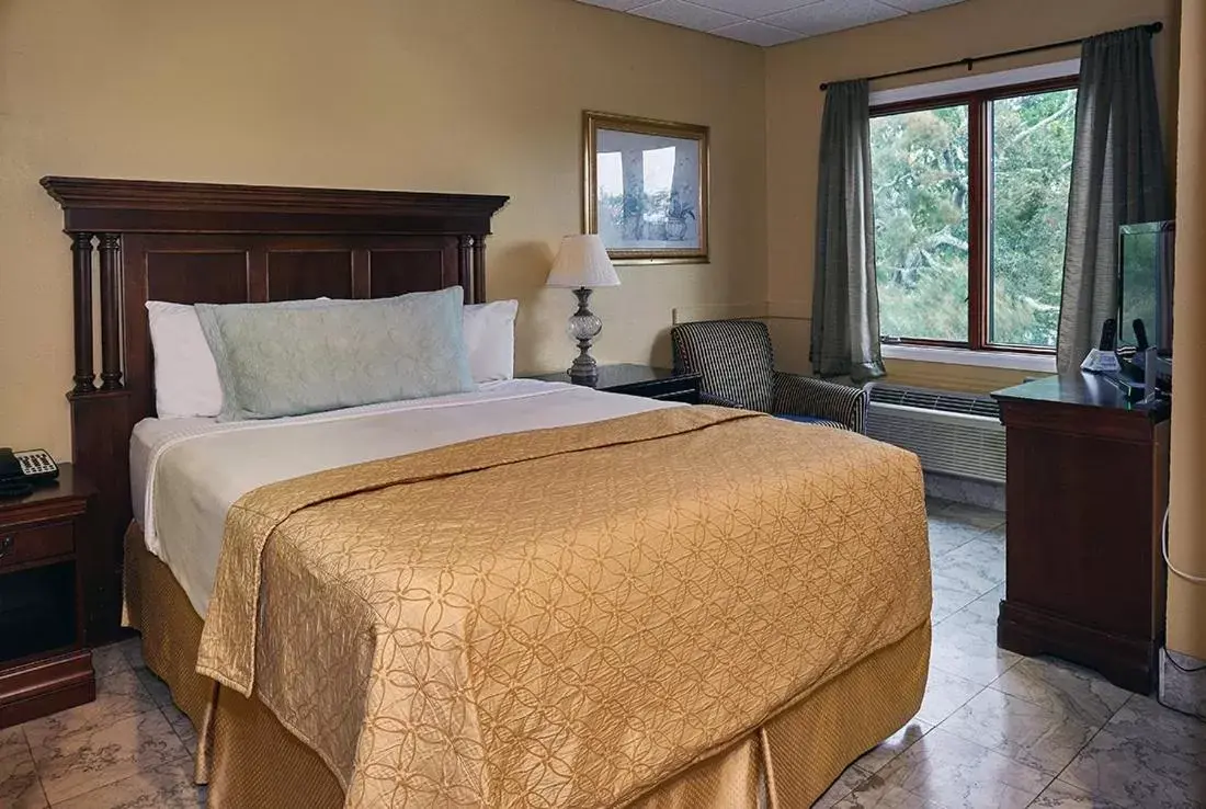 Bed in Ocean Inn & Suites