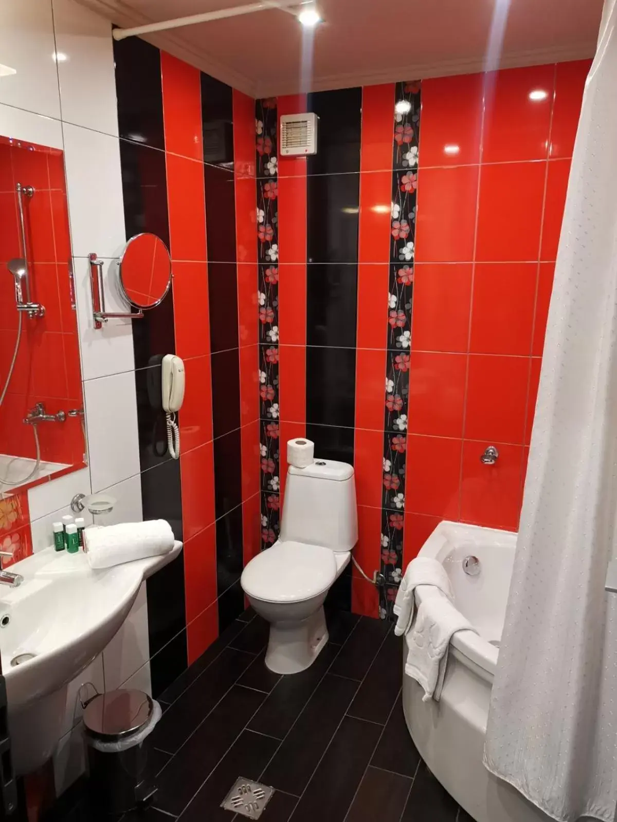 Shower, Bathroom in Hotel Leipzig