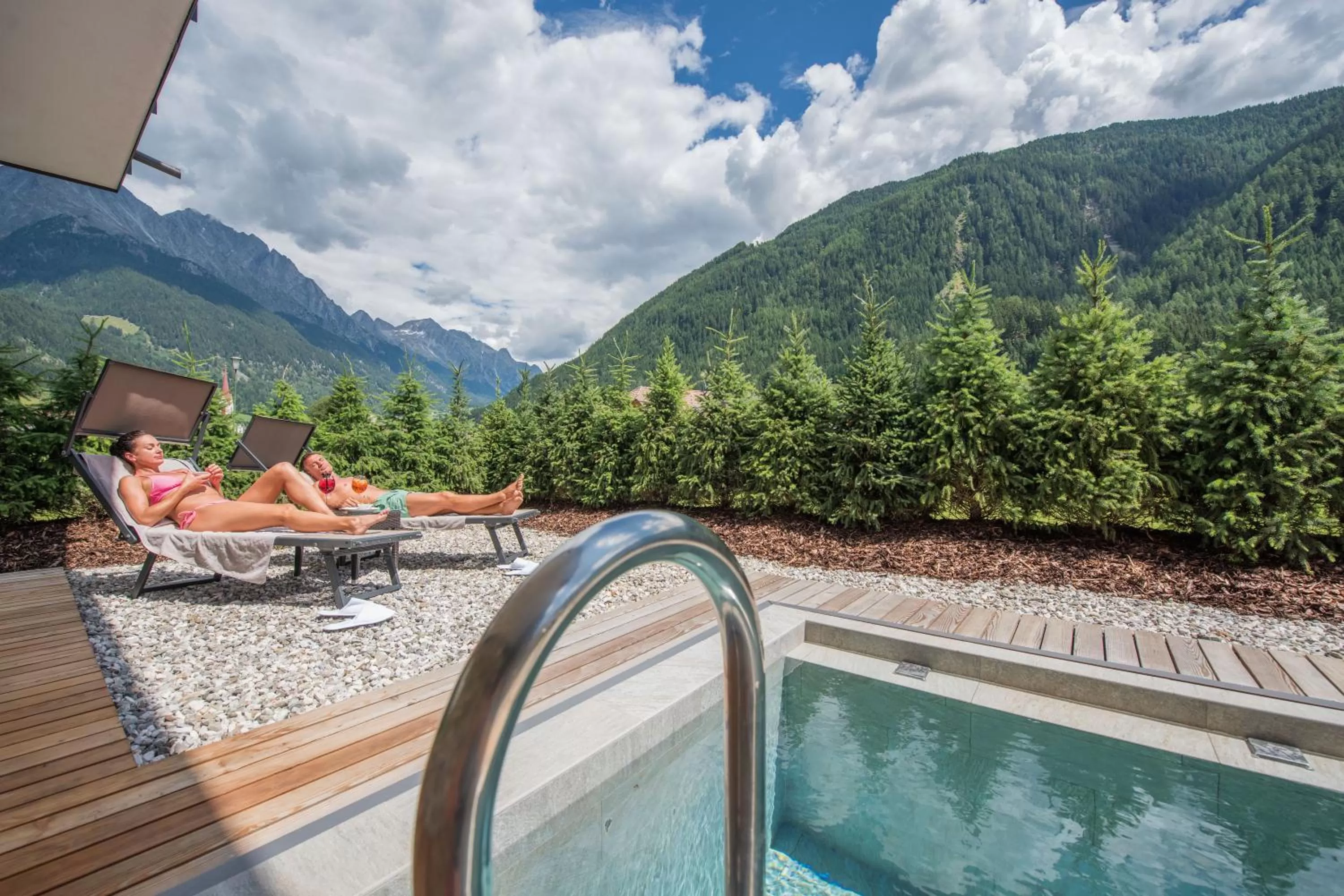 Swimming pool in Vierbrunnenhof