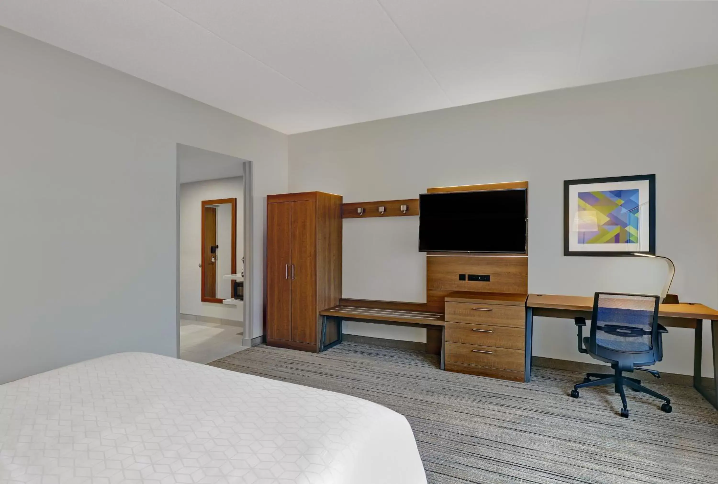 TV and multimedia, TV/Entertainment Center in Holiday Inn Express & Suites - Collingwood